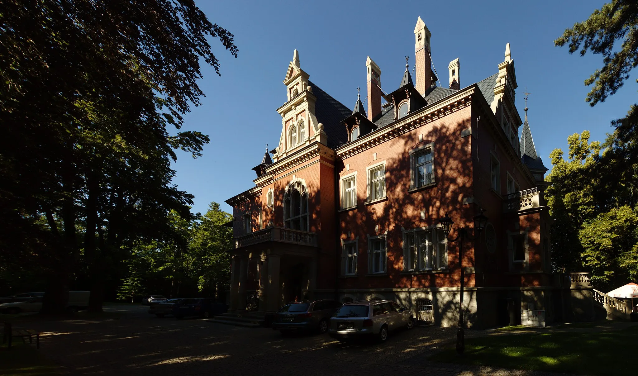 Photo showing: Panoramic view of the villa from early 20th Century, nowadays Hotel Dębowy, Bielawa, Lower Silesian Voivodeship, Poland