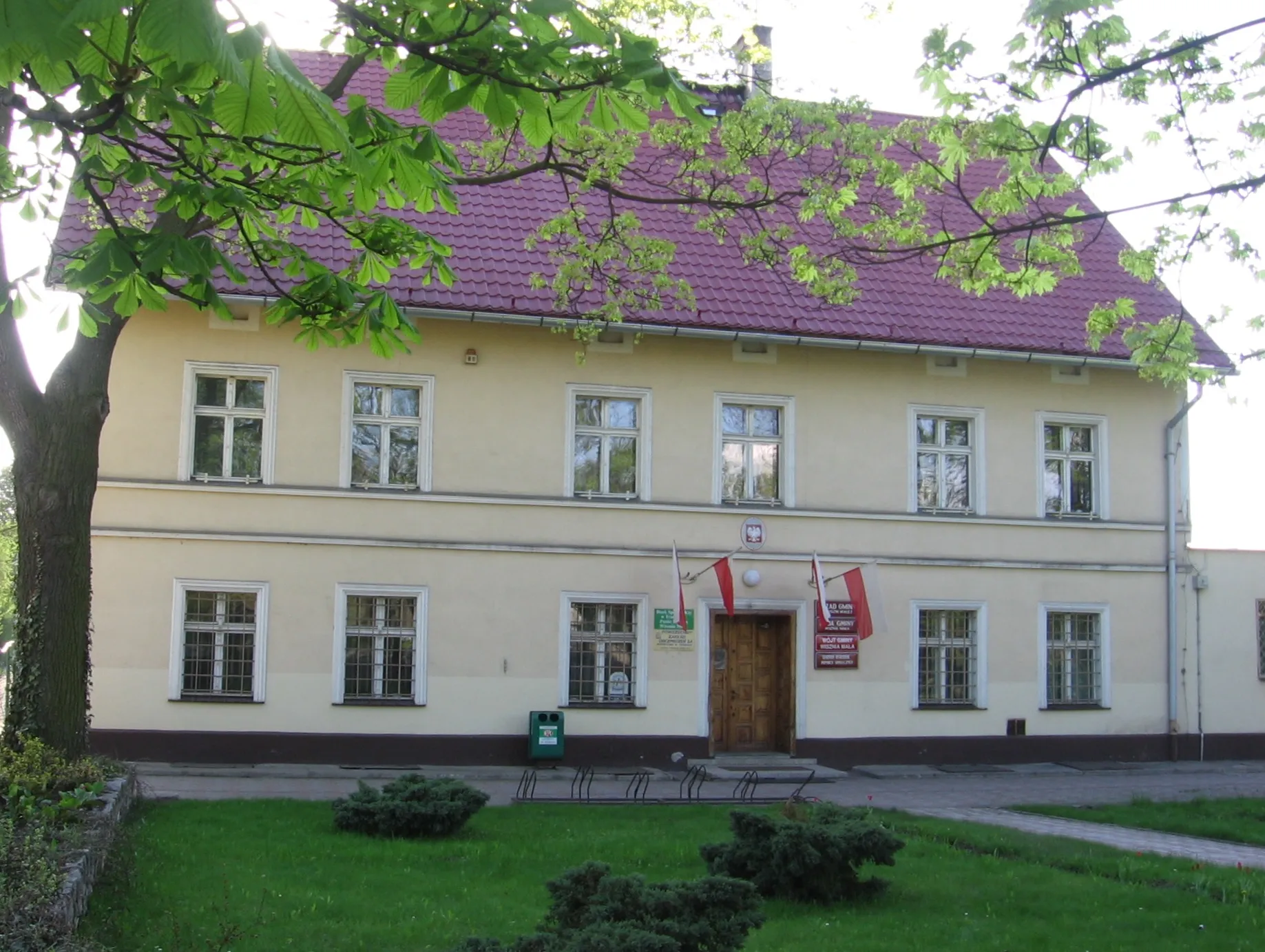 Photo showing: the building of Community House in village Wisznia Mała near Wrocław