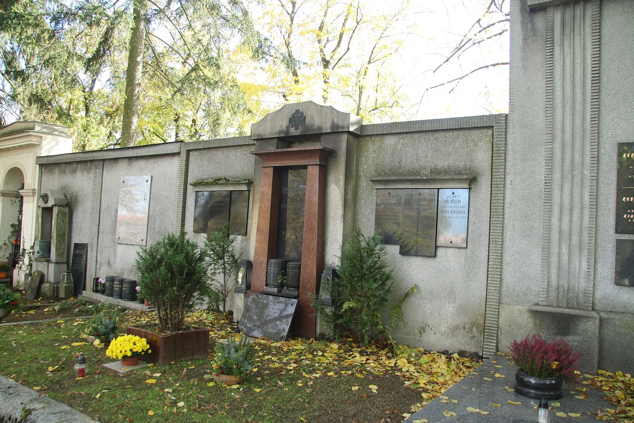 Photo showing: Grave of Herzán family at Starý hřbitov in Třebíč, Třebíč District.