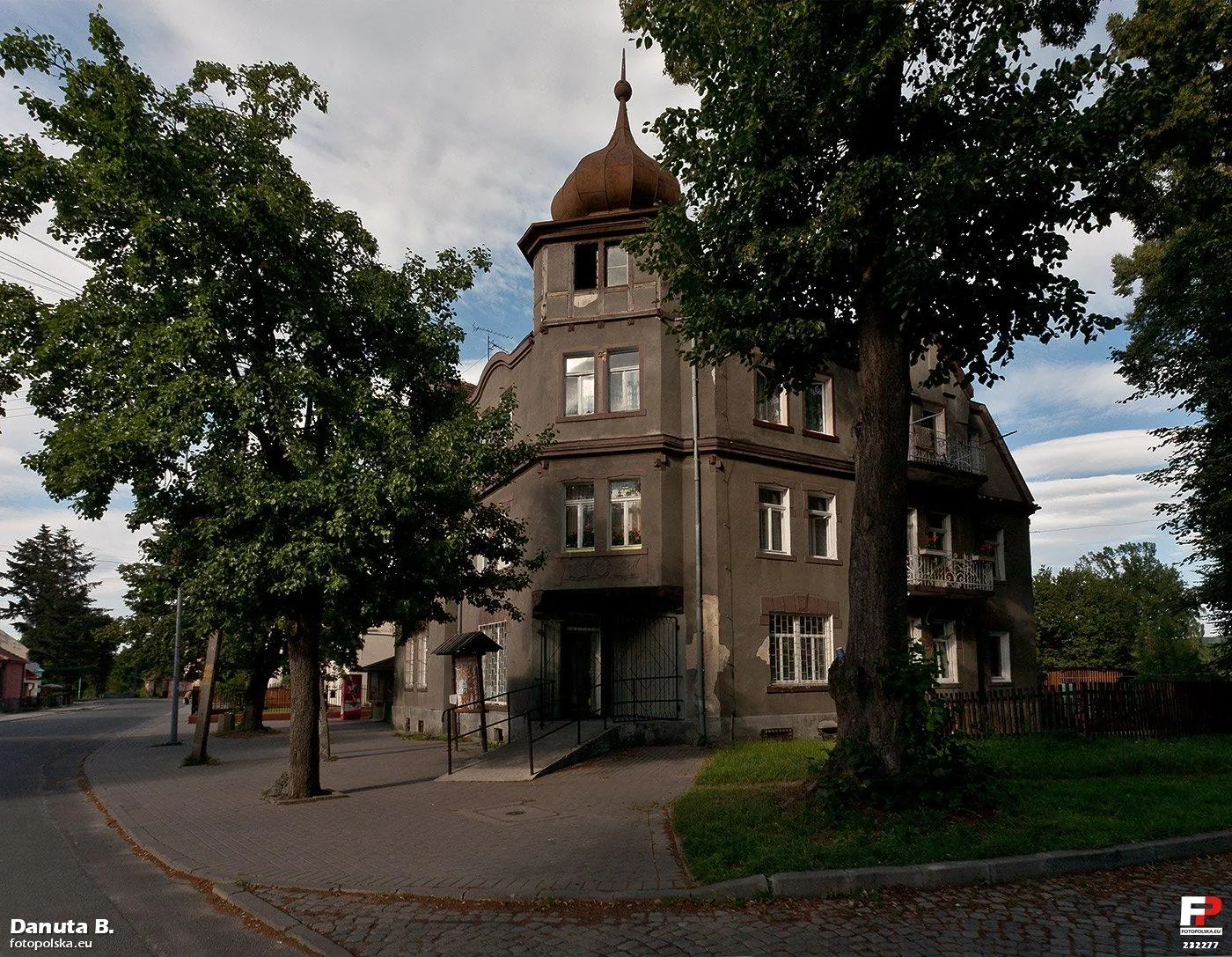 Photo showing: Narożna willa, dziś dom wielorodzinny.