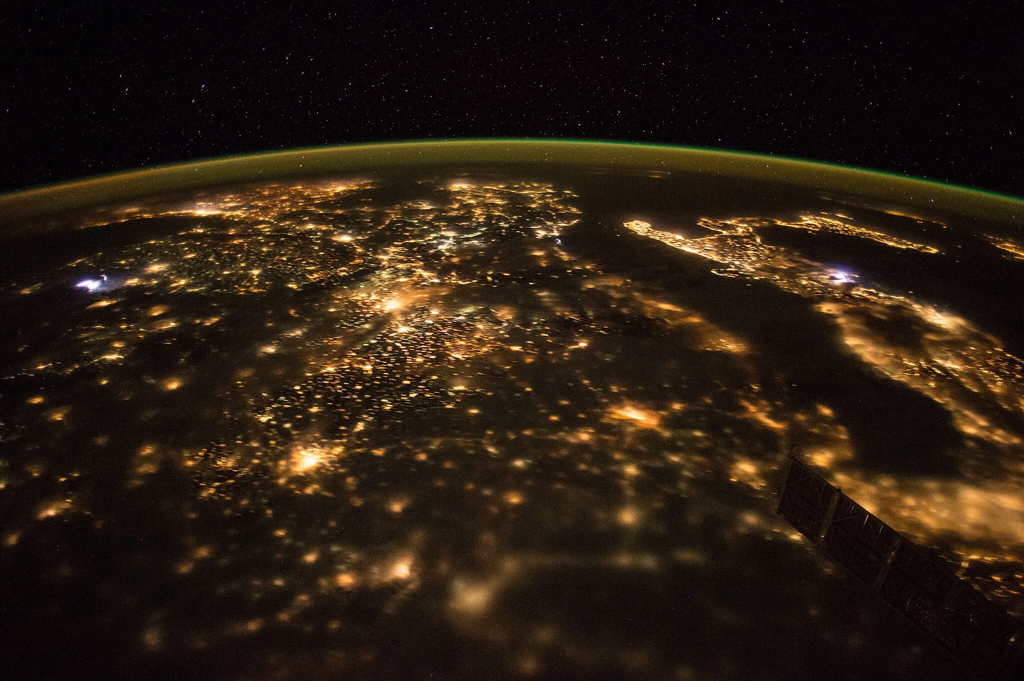 Photo showing: View of Earth taken during ISS Expedition 53.