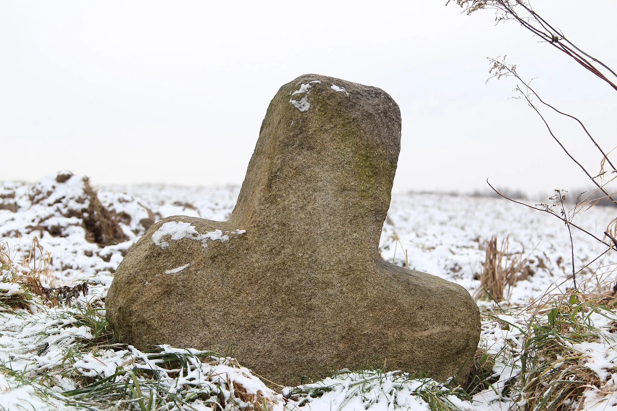 Photo showing: Stone cross in Miłochów