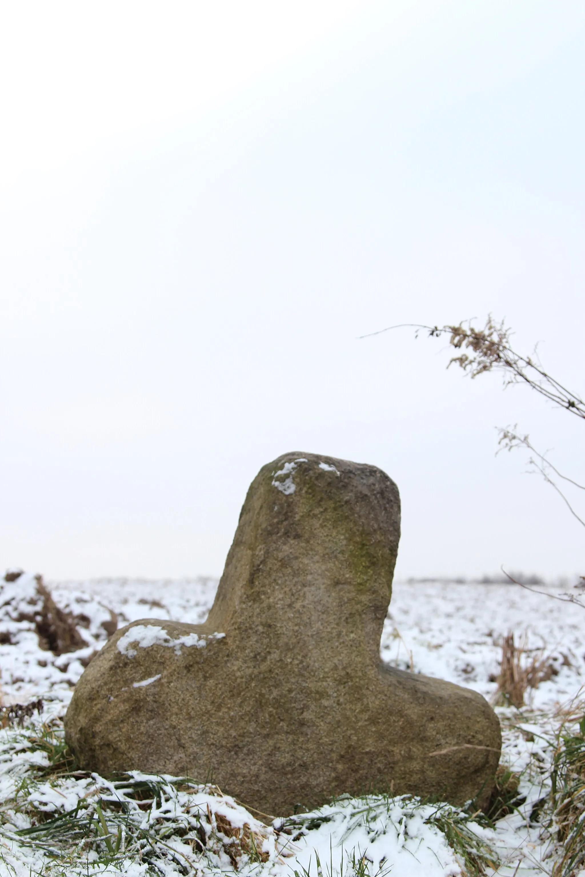 Photo showing: Stone cross in Miłochów