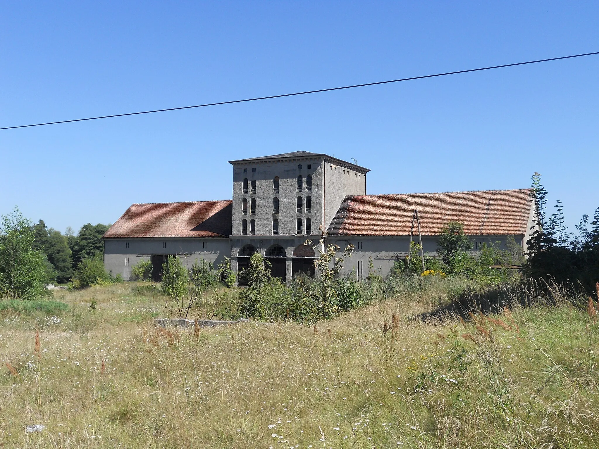 Photo showing: Modła - spichlerz w zespole pałacowym