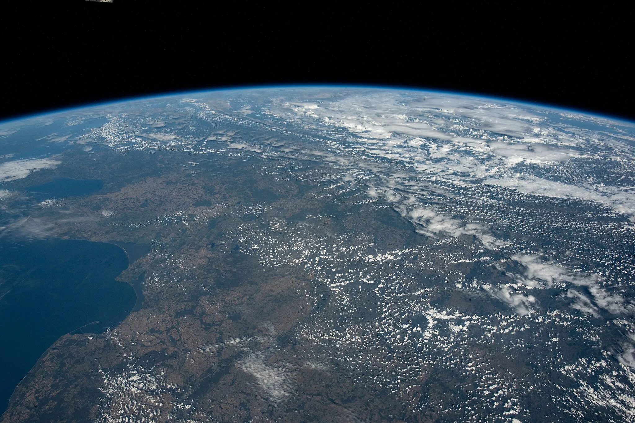 Photo showing: View of Earth taken during ISS Expedition 67.