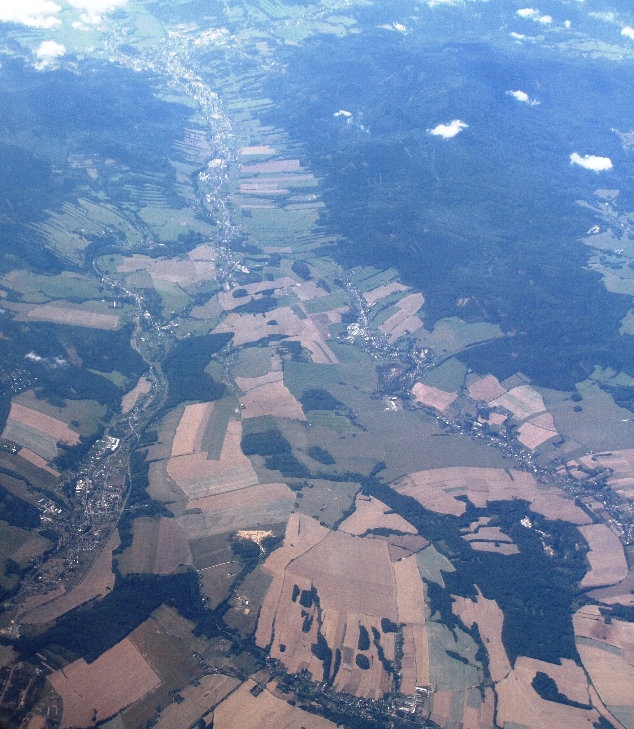 Photo showing: View from Poland in the northeast into the Czech Republic and the town Mikulovice With Bela river valley