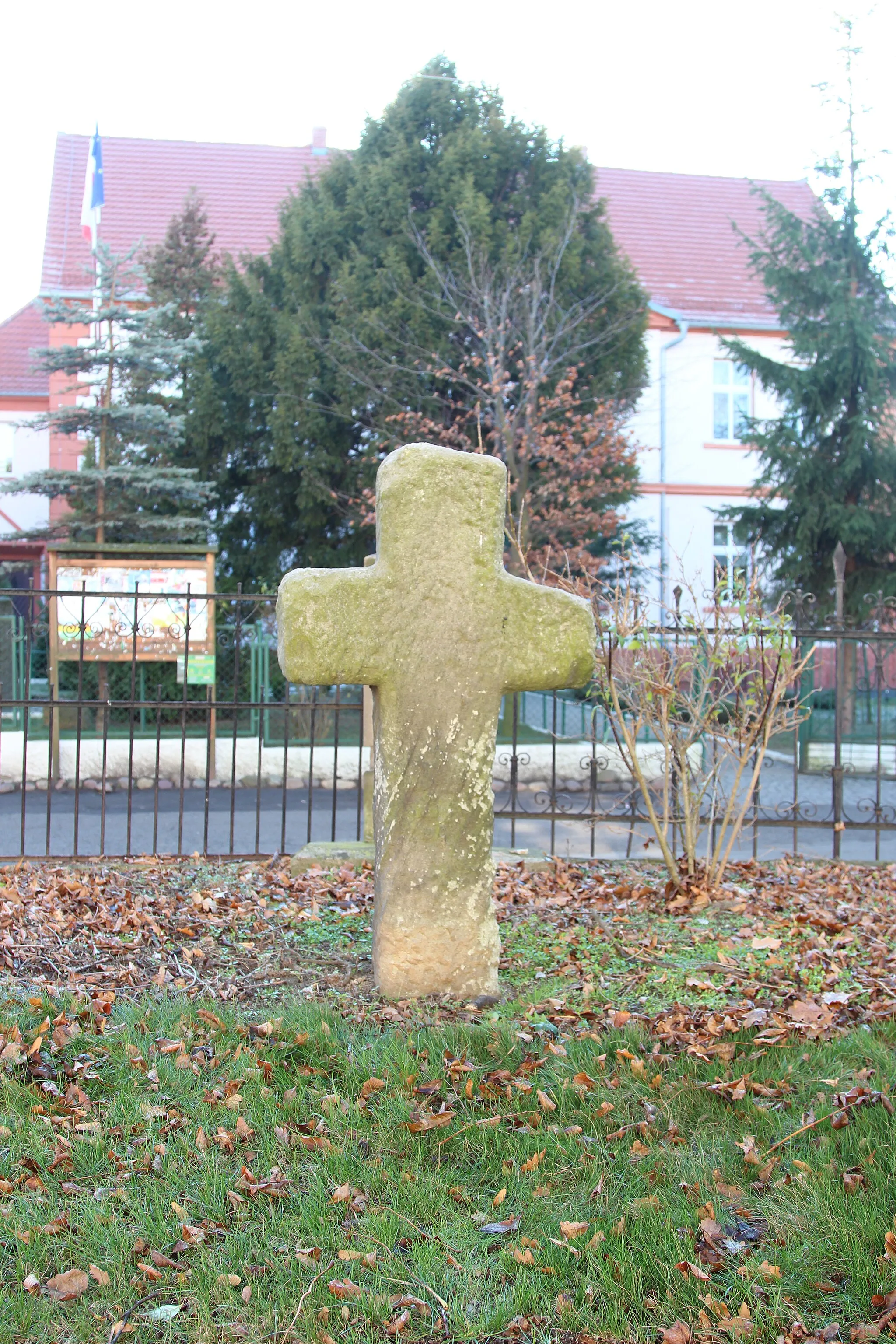 Photo showing: Stone cross in Kościelec
