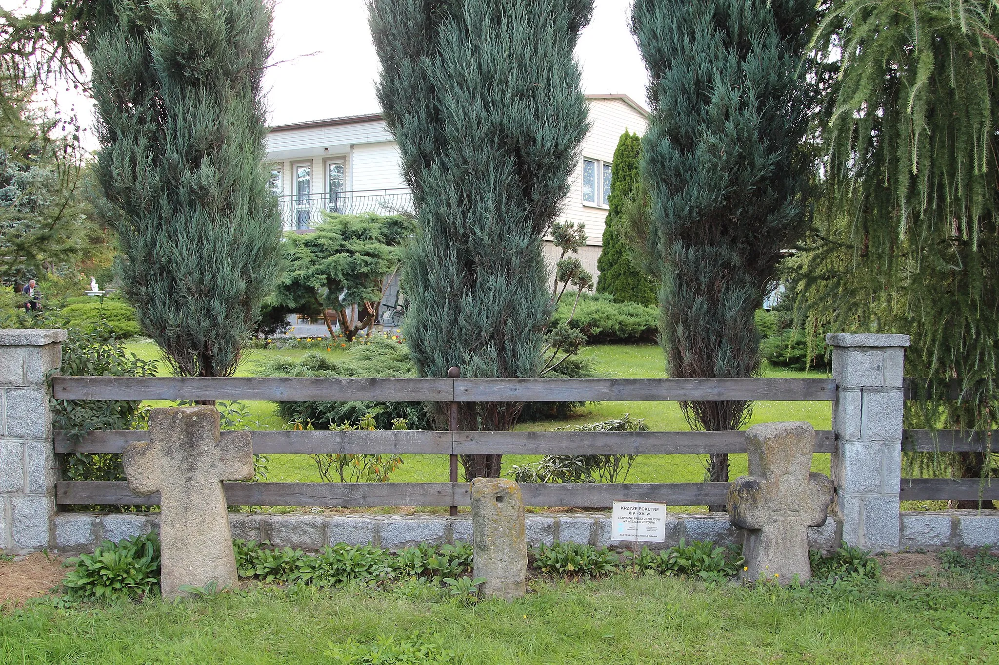 Photo showing: Stone cross in Bolesławice