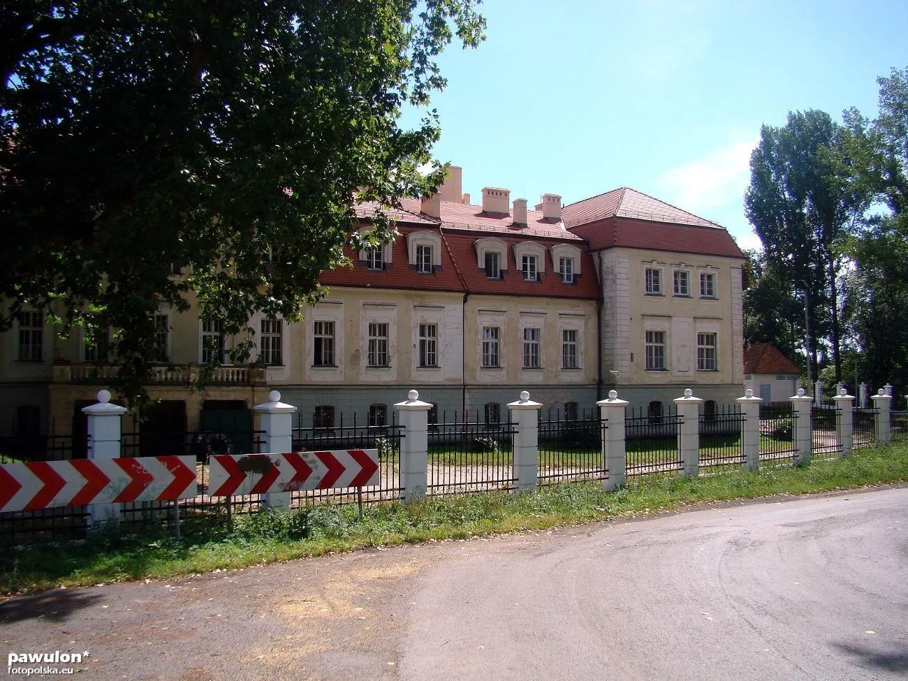 Photo showing: Sadowice, ul. Szkolna 10 - pałac, obecnie Dom Poprawczy