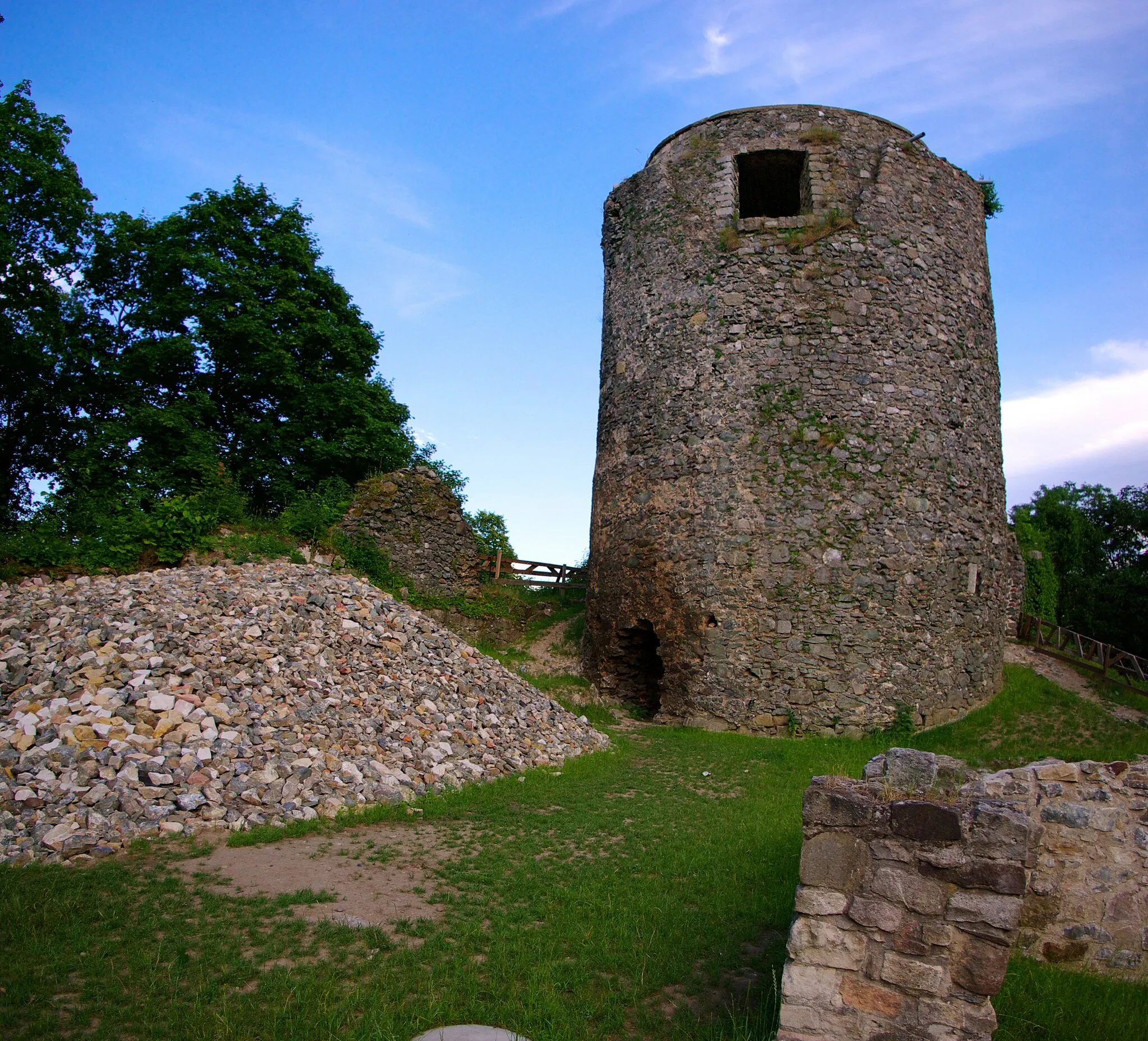 Photo showing: Ruiny zamku we Wleniu (Burg Lehnhaus)