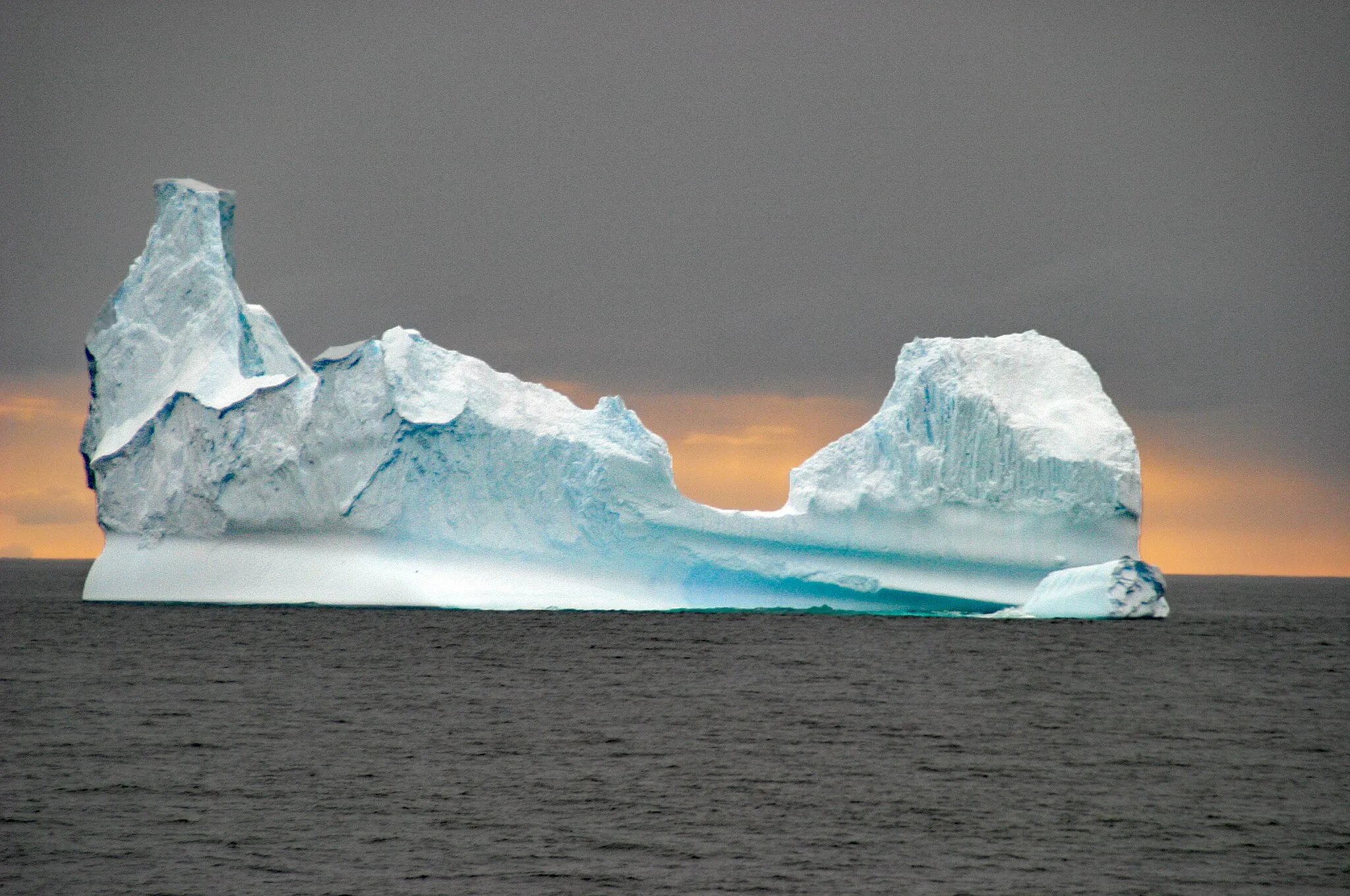 Photo showing: Iceberg in Antarctica. Seen in the Drake Strait (Antarctic Peninsula).