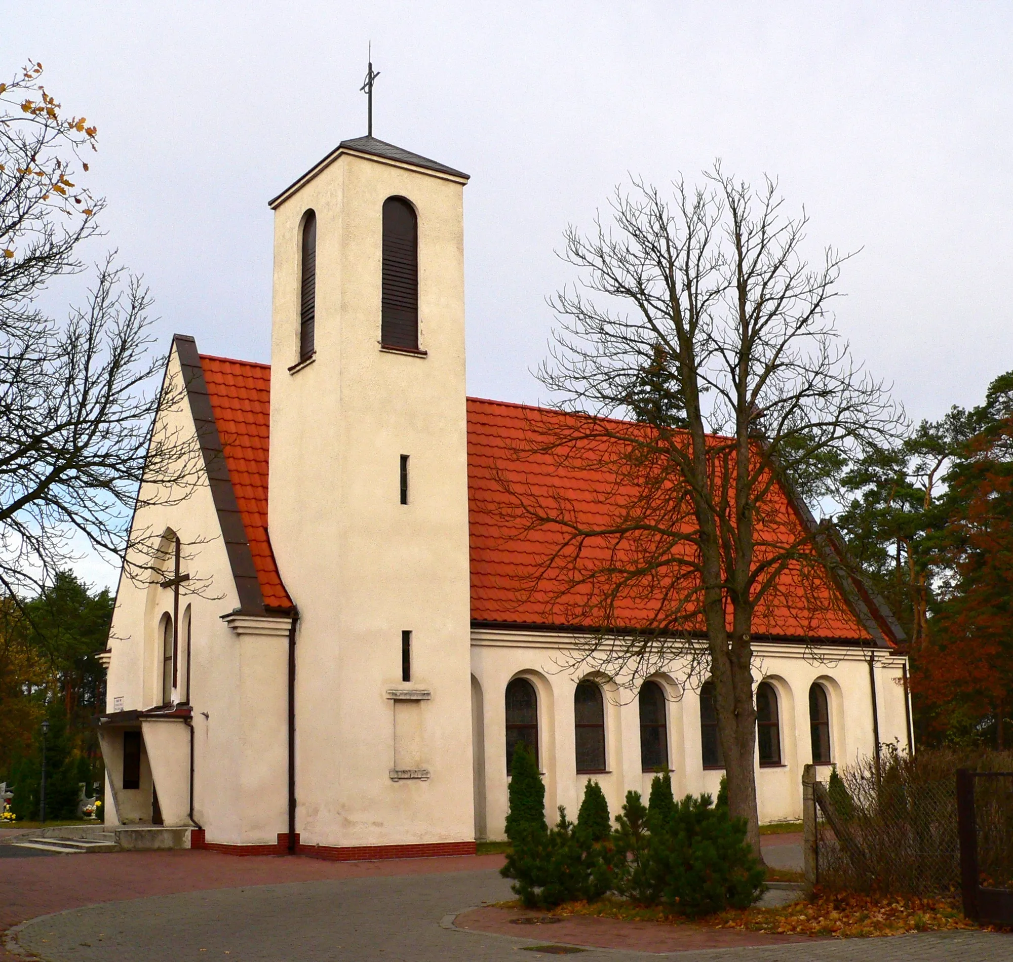 Photo showing: Kościół Najświętszej Maryi Panny Królowej Polski w Cierpicach, woj. kujawsko-pomorskie.