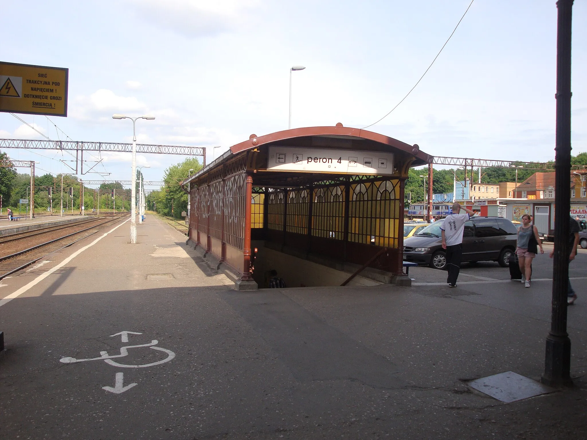 Photo showing: Toruń Główny railway station, entrance to underground pass from platform 3
