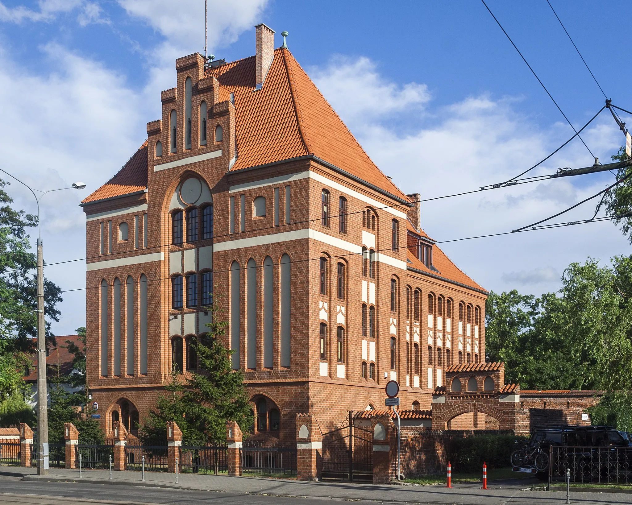 Photo showing: Building at 10 Wały Generała Sikorskiego in Toruń, former police station, nowadays town council department.