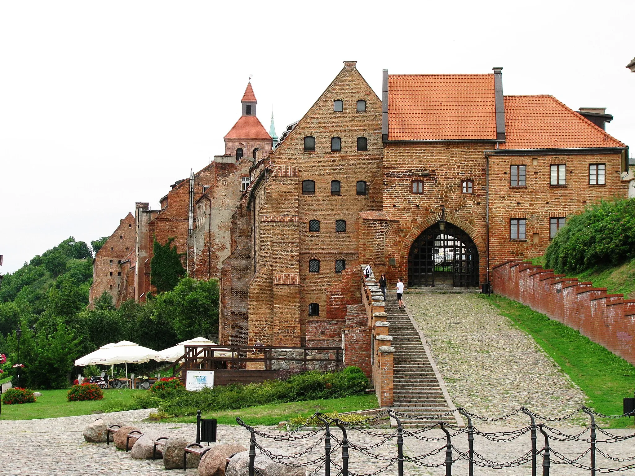 Photo showing: Water Gate (Wodna Brama) Detail, Grudziądz, Pomerania, Poland. The Scotch Mist Gallery contains many photographs of historic buildings, monuments and memorials of Poland.