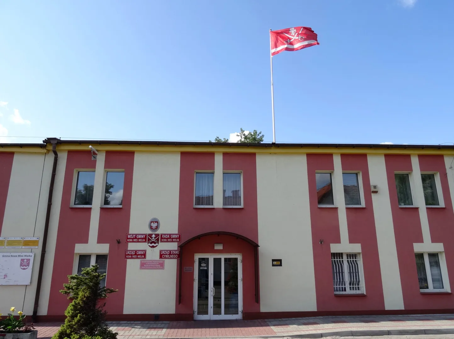 Photo showing: Budynek, w którym mieści się Urząd Gminy, Rada Gminy i Wójt Gminy Nowa Wieś Wielka, powiat bydgoski