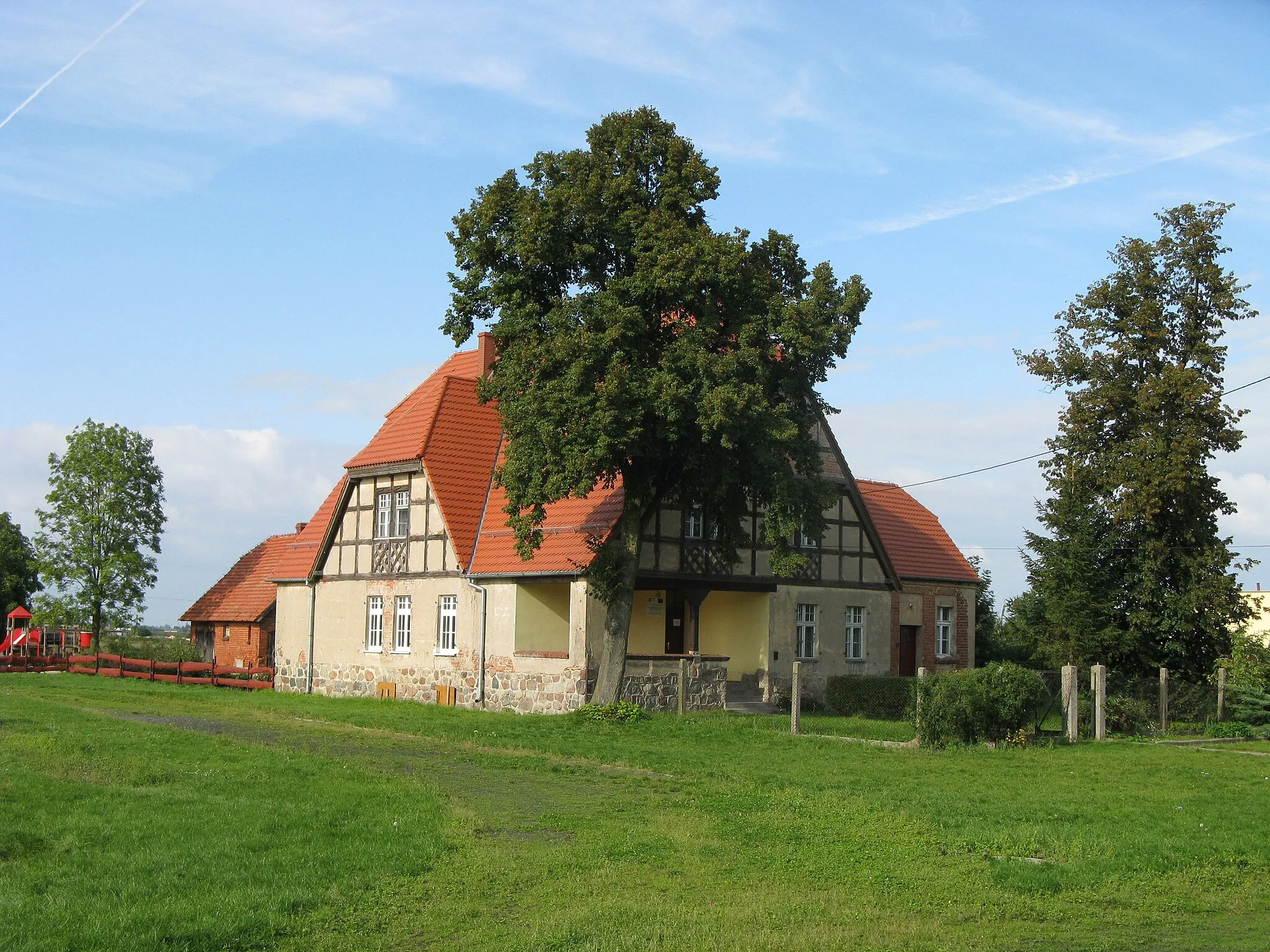 Photo showing: Budynek pastorówki w Zelgnie