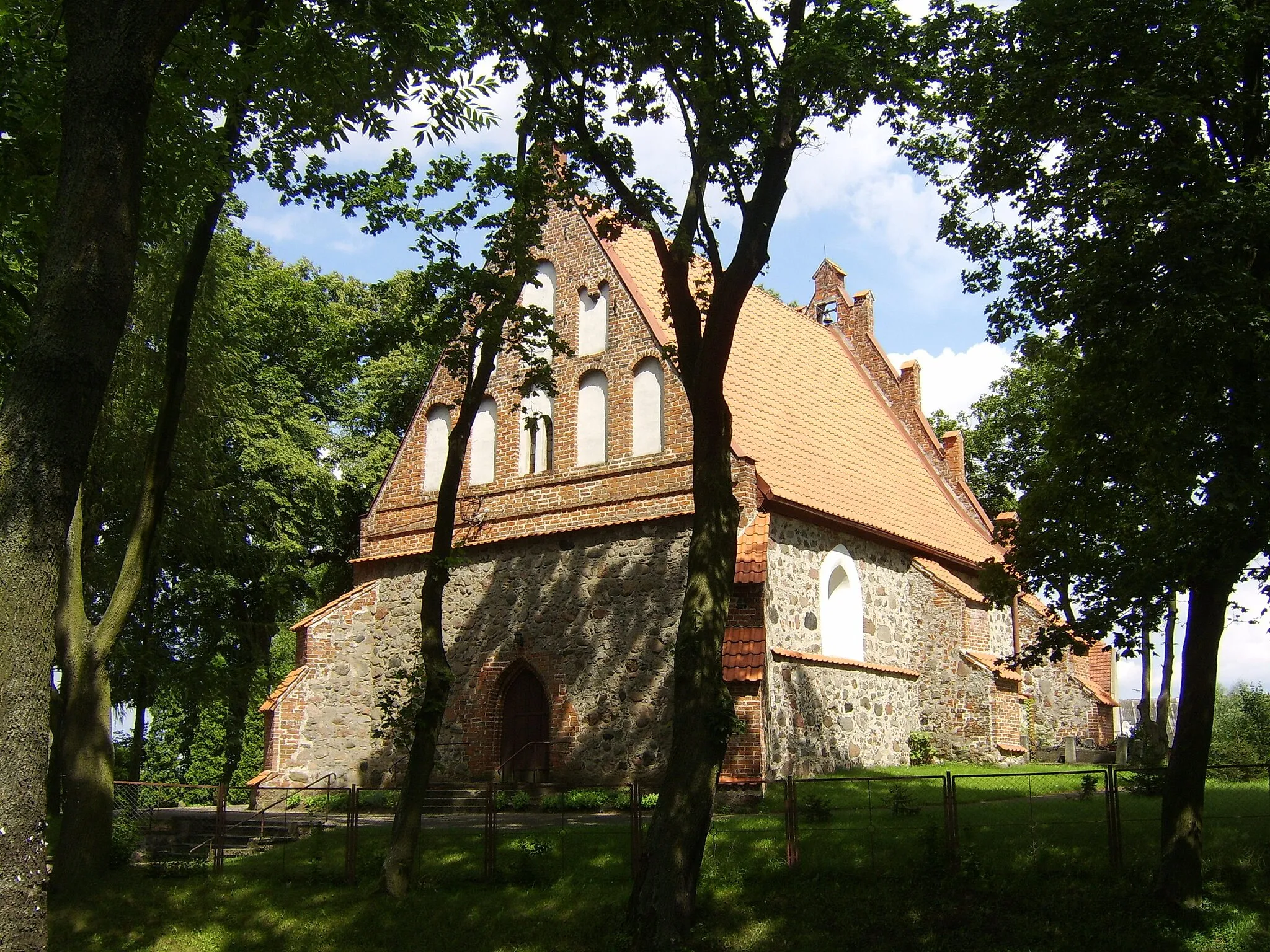 Photo showing: The church in Orzechowo, Poland.