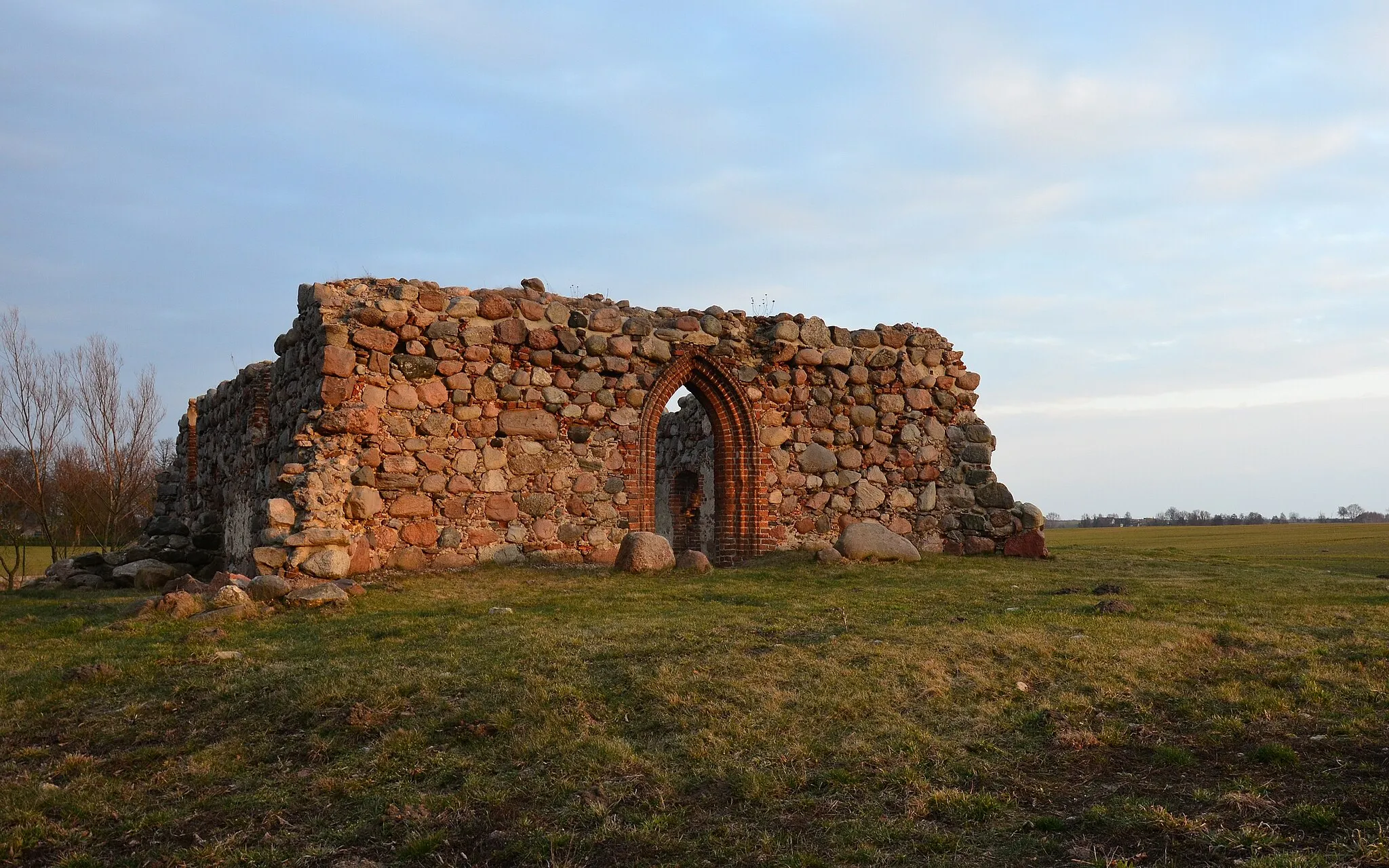 Photo showing: Zajączkowo, ruiny kościoła św. Jana Chrzciciela, ok. 1300