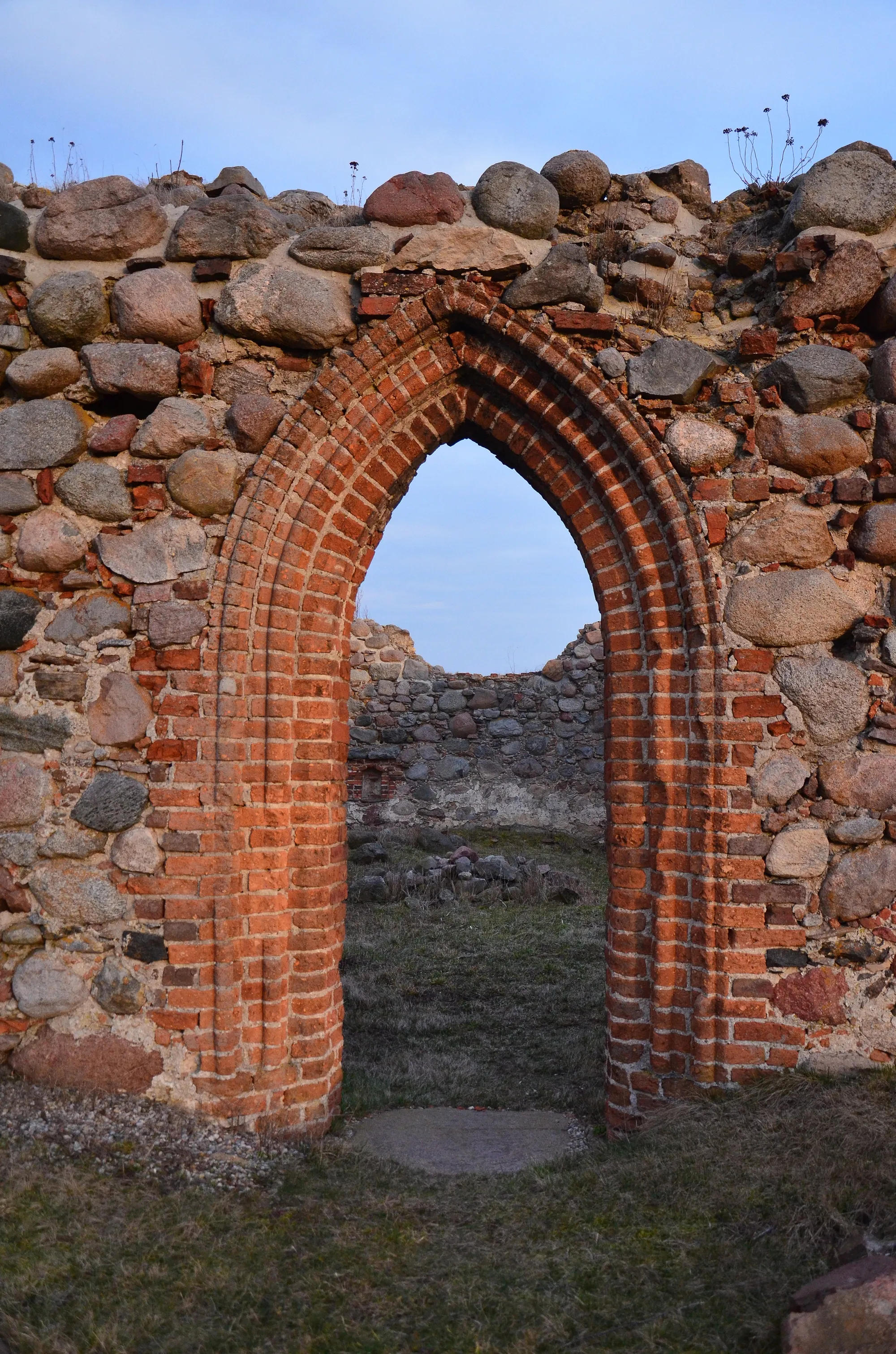 Photo showing: Zajączkowo, ruiny kościoła św. Jana Chrzciciela, ok. 1300