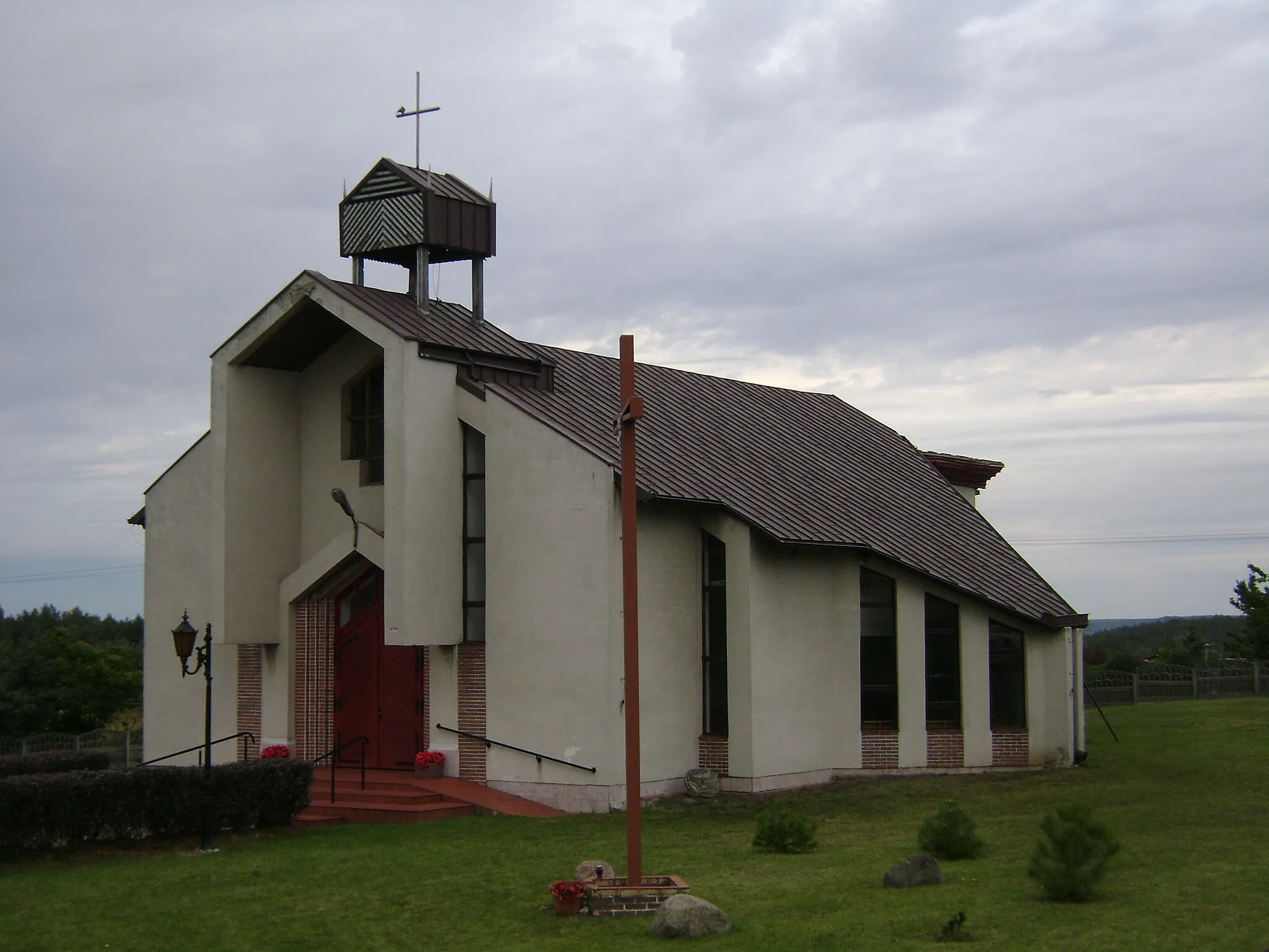 Photo showing: Wielkie Lniska, gmina Grudziądz, Poland, church from 1994