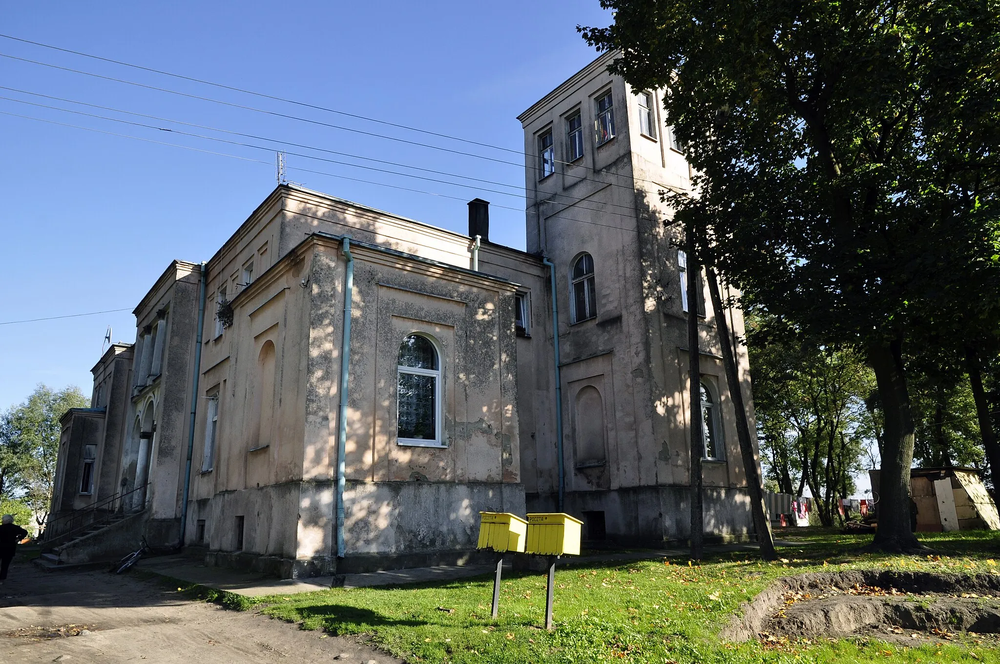 Photo showing: Trzebień - zespół pałacowy, 2 poł. XIX w.: pałac (dec. dwór); park