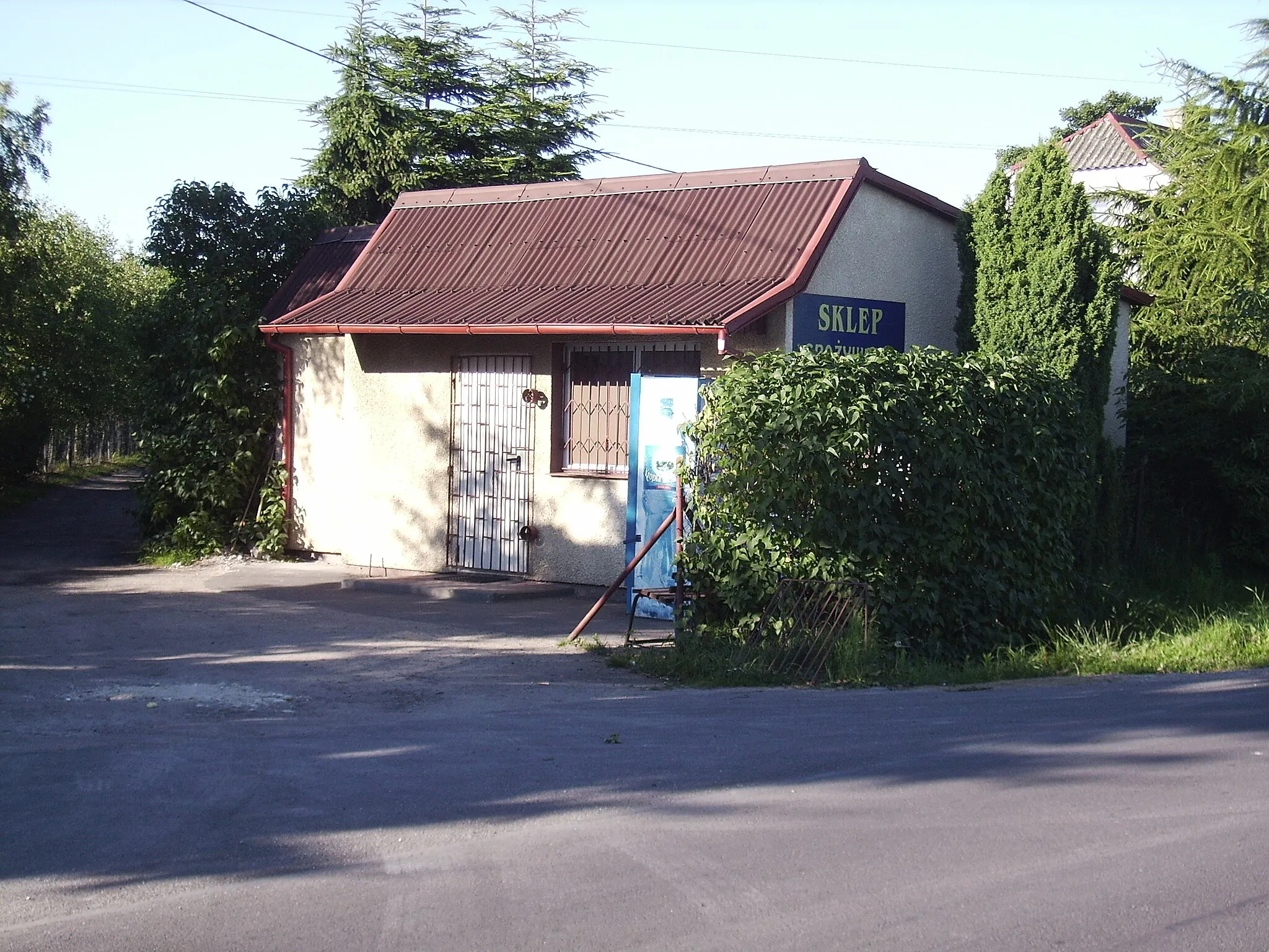 Photo showing: Shop - Dubielno
