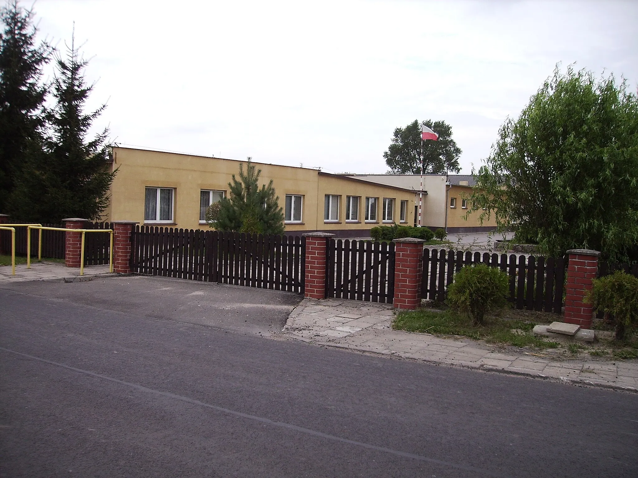 Photo showing: Szkoła podstawowa w Dubielnie