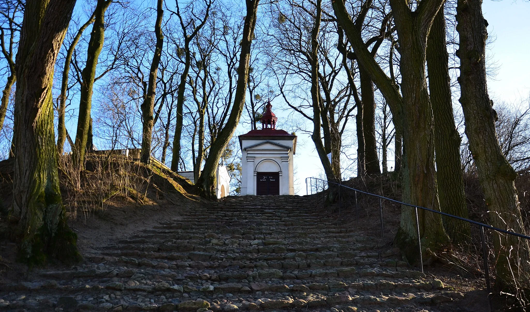 Photo showing: Kalwaria - stary cmentarz w Oborach, kaplica pw. Krzyża Świętego