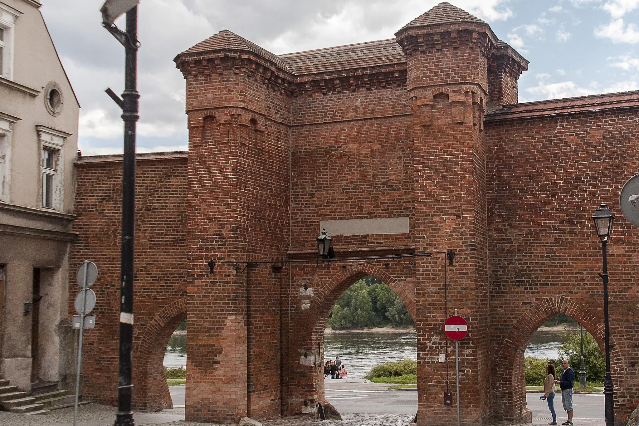 Photo showing: Brama żeglarska (the Sailors Gate), widok od strony ul. Żeglarskiej