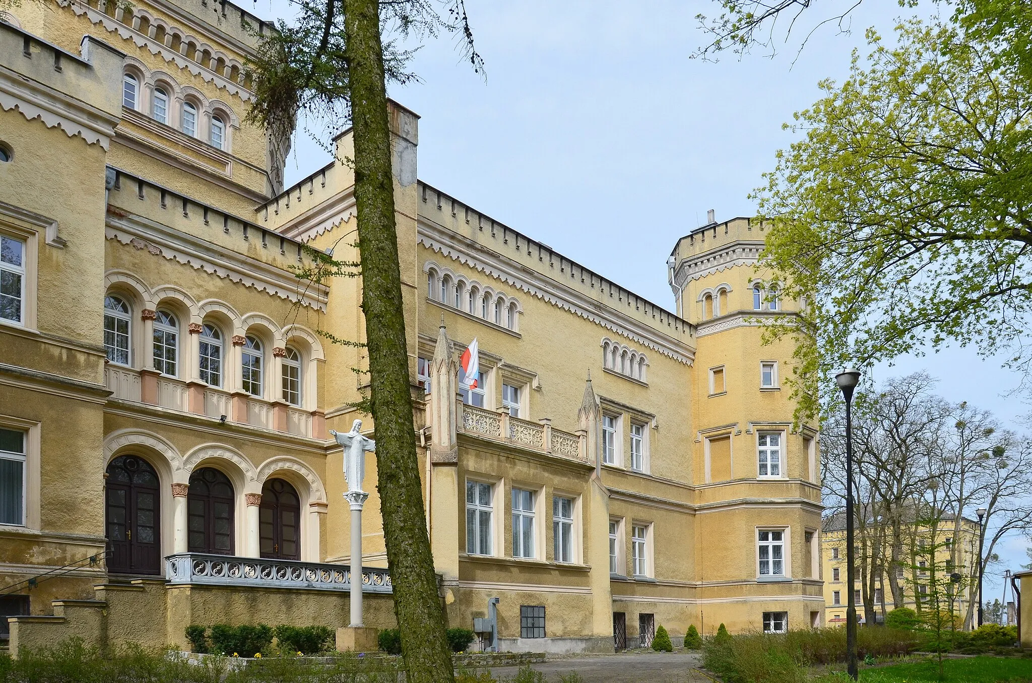 Photo showing: Jabłonowo-Zamek, pałac Narzymskich, obecnie dom generalny Zgromadzenia Sióstr Pasterek od Opatrzności Bożej, 1860-1868