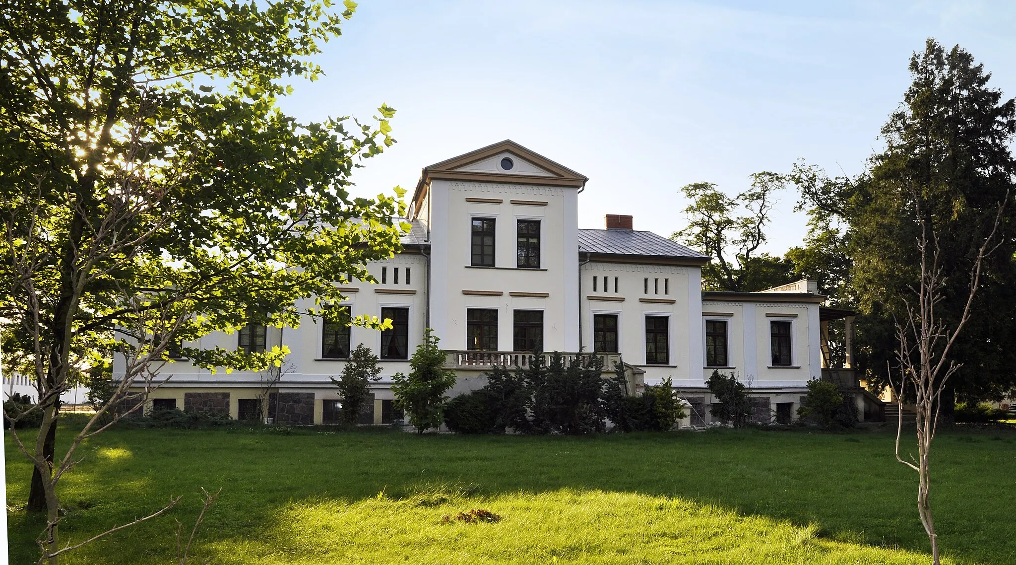 Photo showing: Górki - zespół dworski: dwór, park, zabudowania folwarczne