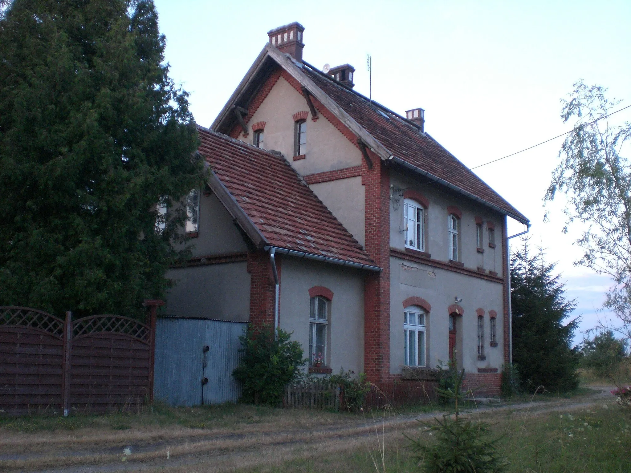 Photo showing: Zelgoszcz, Poland - former train stop