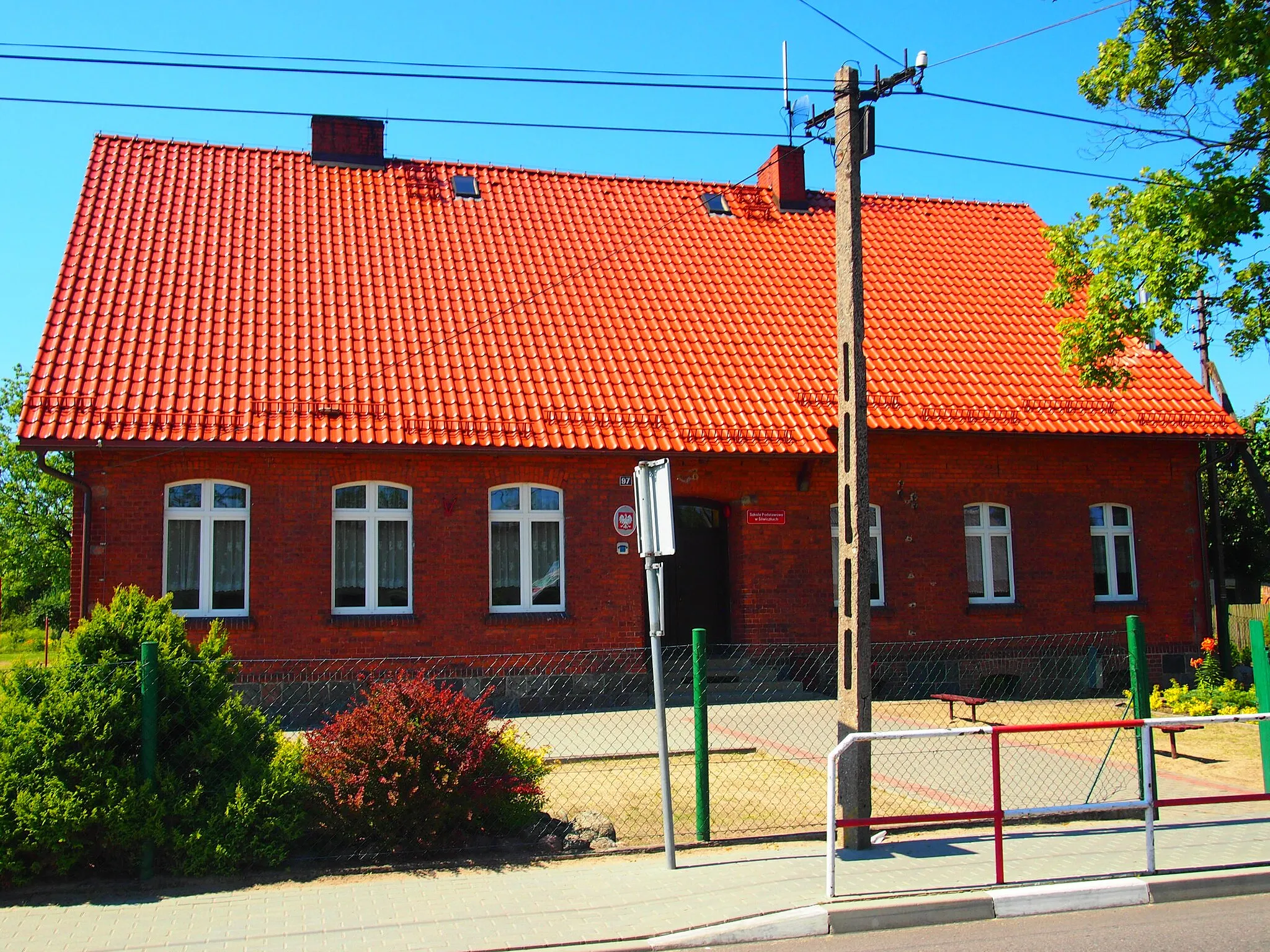 Photo showing: Śliwiczki - szkoła