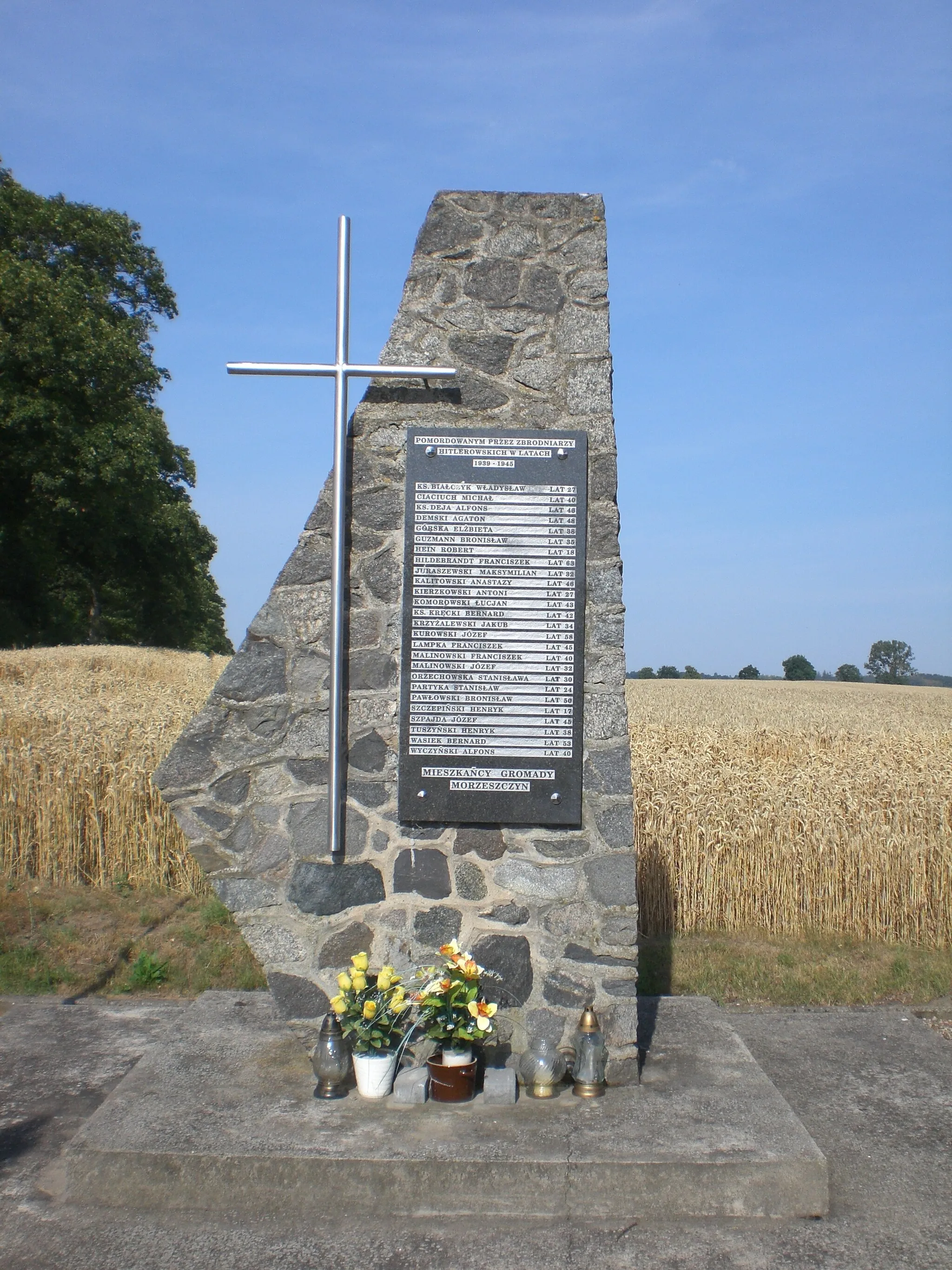 Photo showing: Rzeżęcin - pomnik ofiar niemieckiego terroru okupacyjnego