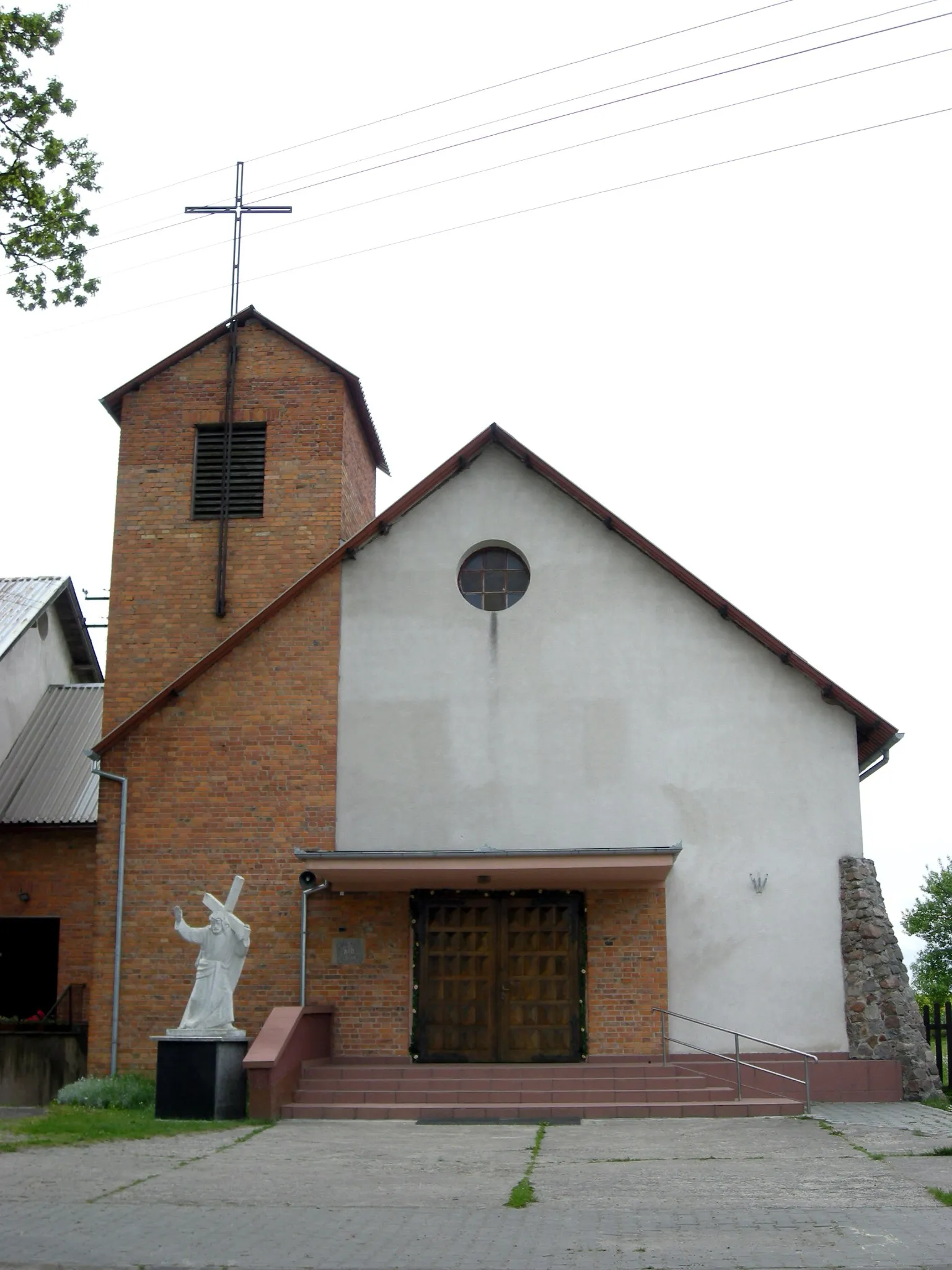 Photo showing: The church in Wielka Klonia, Poland.