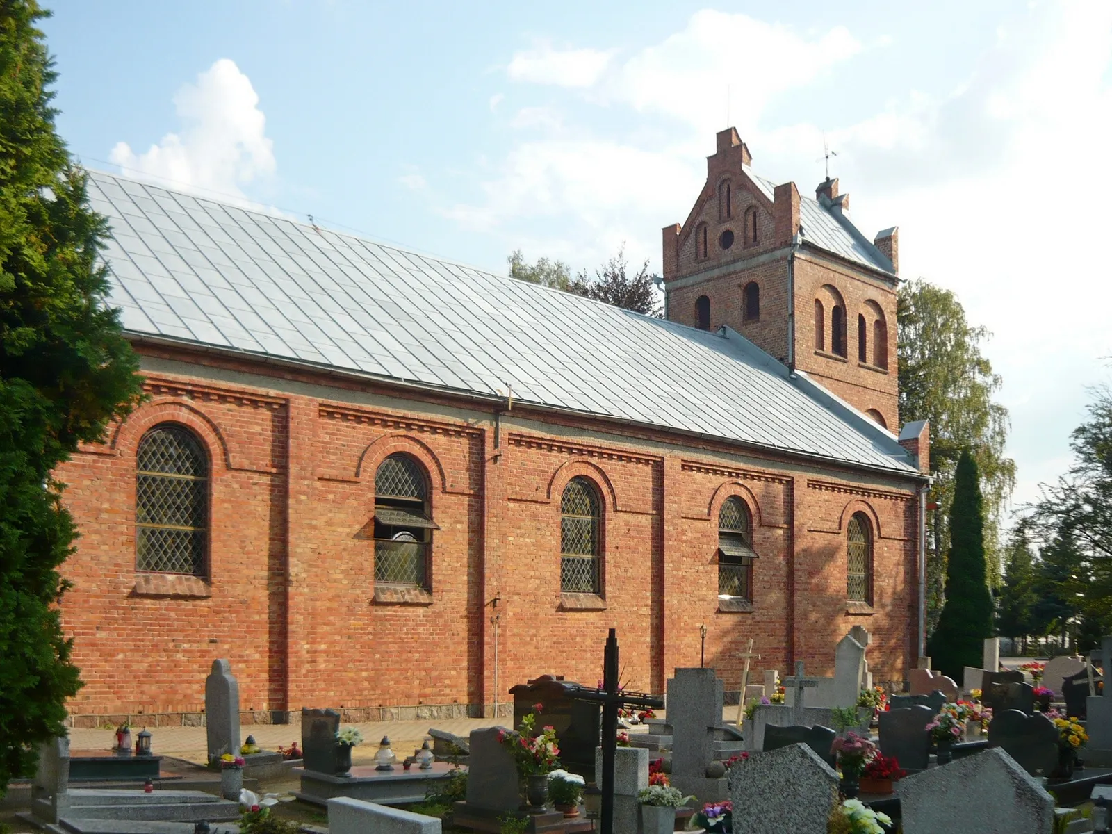 Photo showing: Warlubie, ul. Dworcowa 24 - rzymskokatolicki kościół parafialny pw. Niepokalanego Serca Maryi.