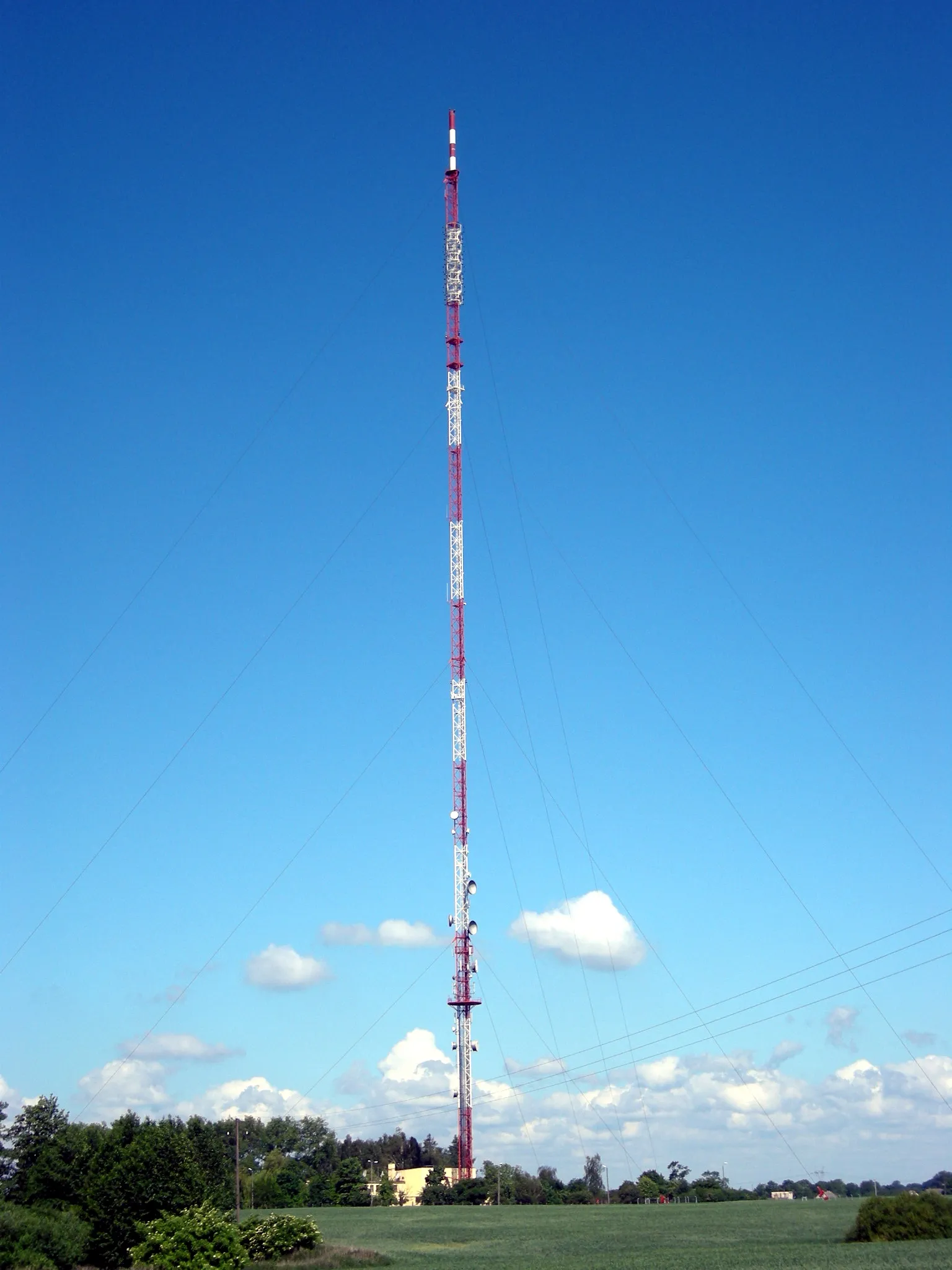Photo showing: The mast in Trzeciewiec, Poland.
