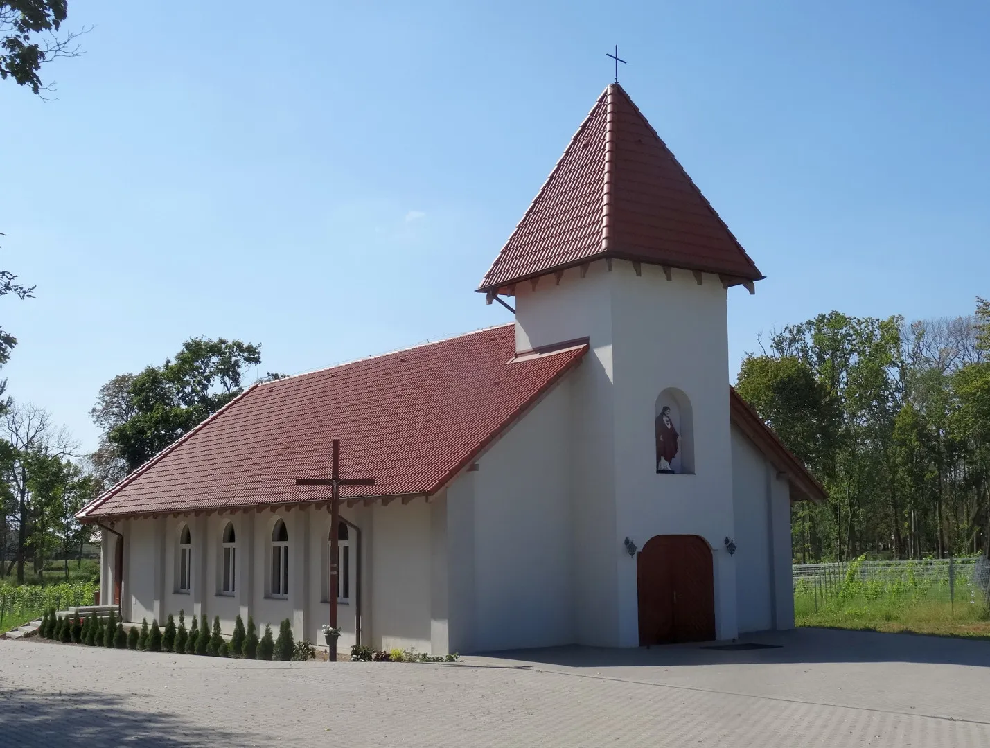 Photo showing: Kaplica bł. ks. Józefa Jankowskiego SAC w Sucharach (gm. Nakło nad Notecią) poświęcona 30 października 2016 przez biskupa ordynariusza bydgoskiego Jana Tyrawę