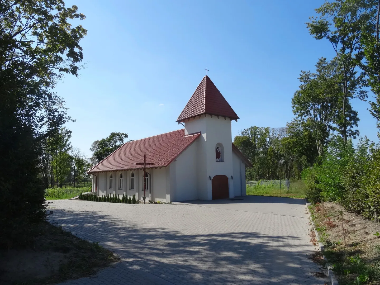 Photo showing: Kaplica bł. ks. Józefa Jankowskiego SAC w Sucharach (gm. Nakło nad Notecią) poświęcona 30 października 2016 przez biskupa ordynariusza bydgoskiego Jana Tyrawę