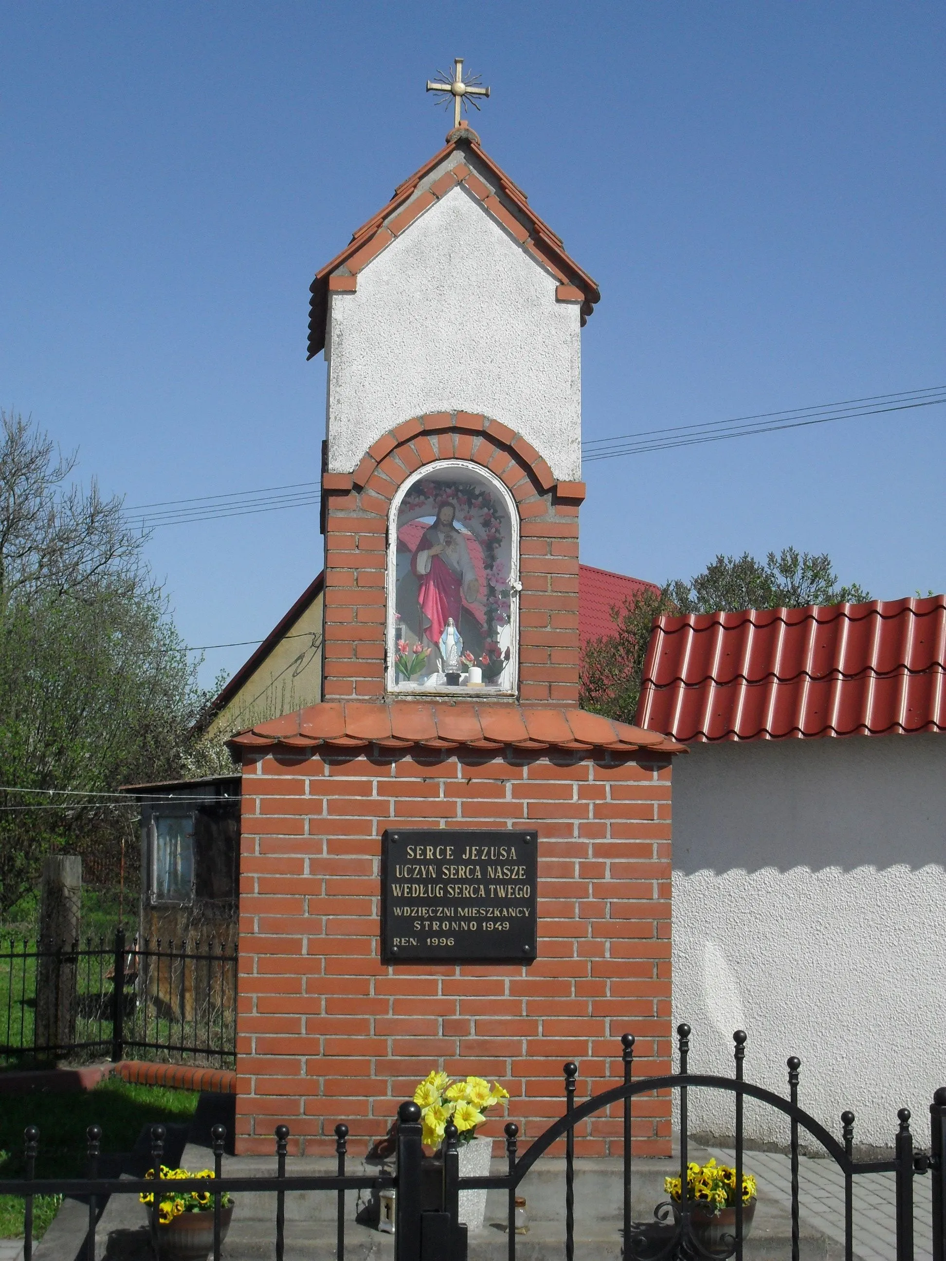 Photo showing: Kapliczka przydrożna w Stronnie.
