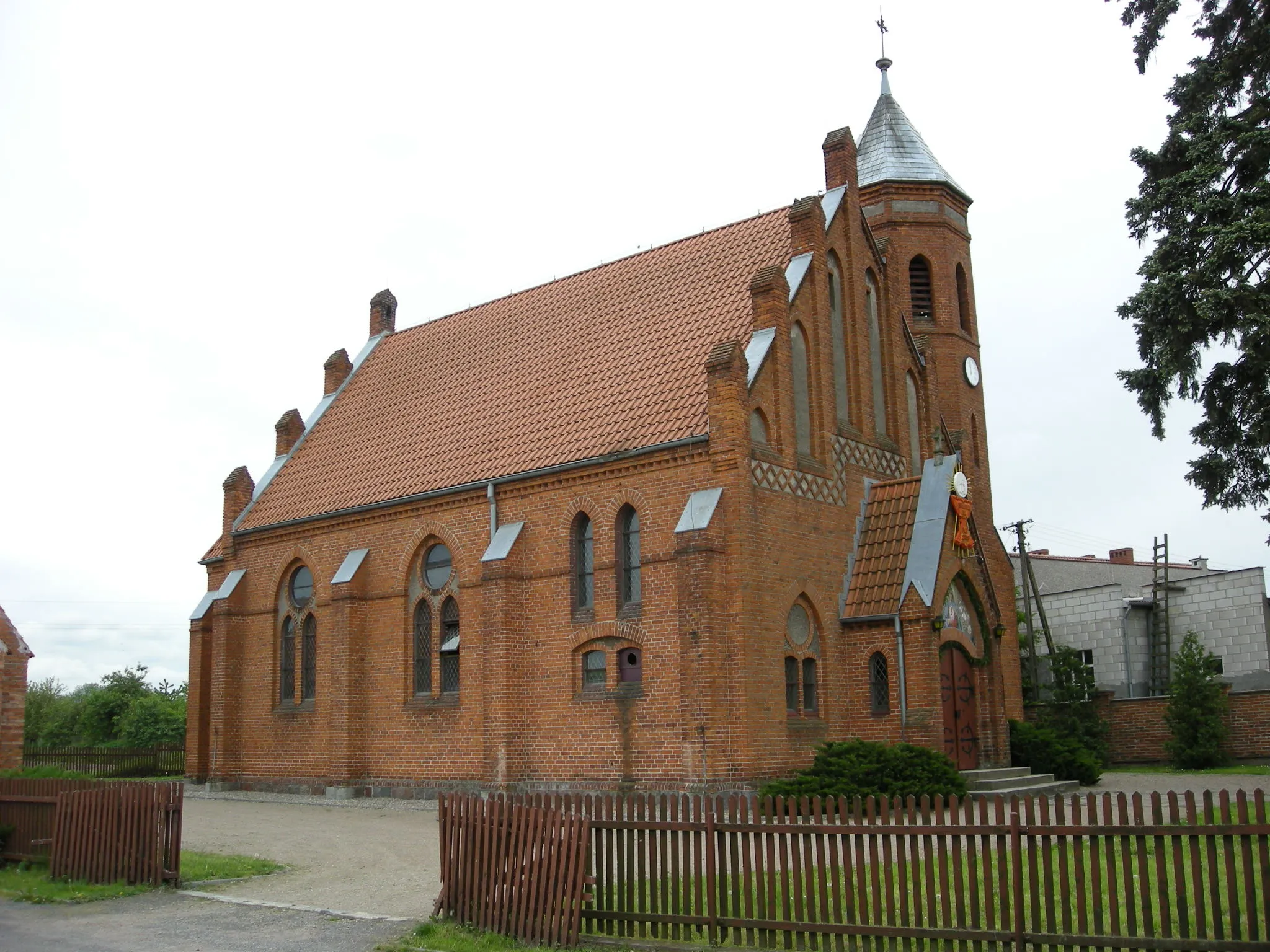 Photo showing: The church in Sośno, Poland.