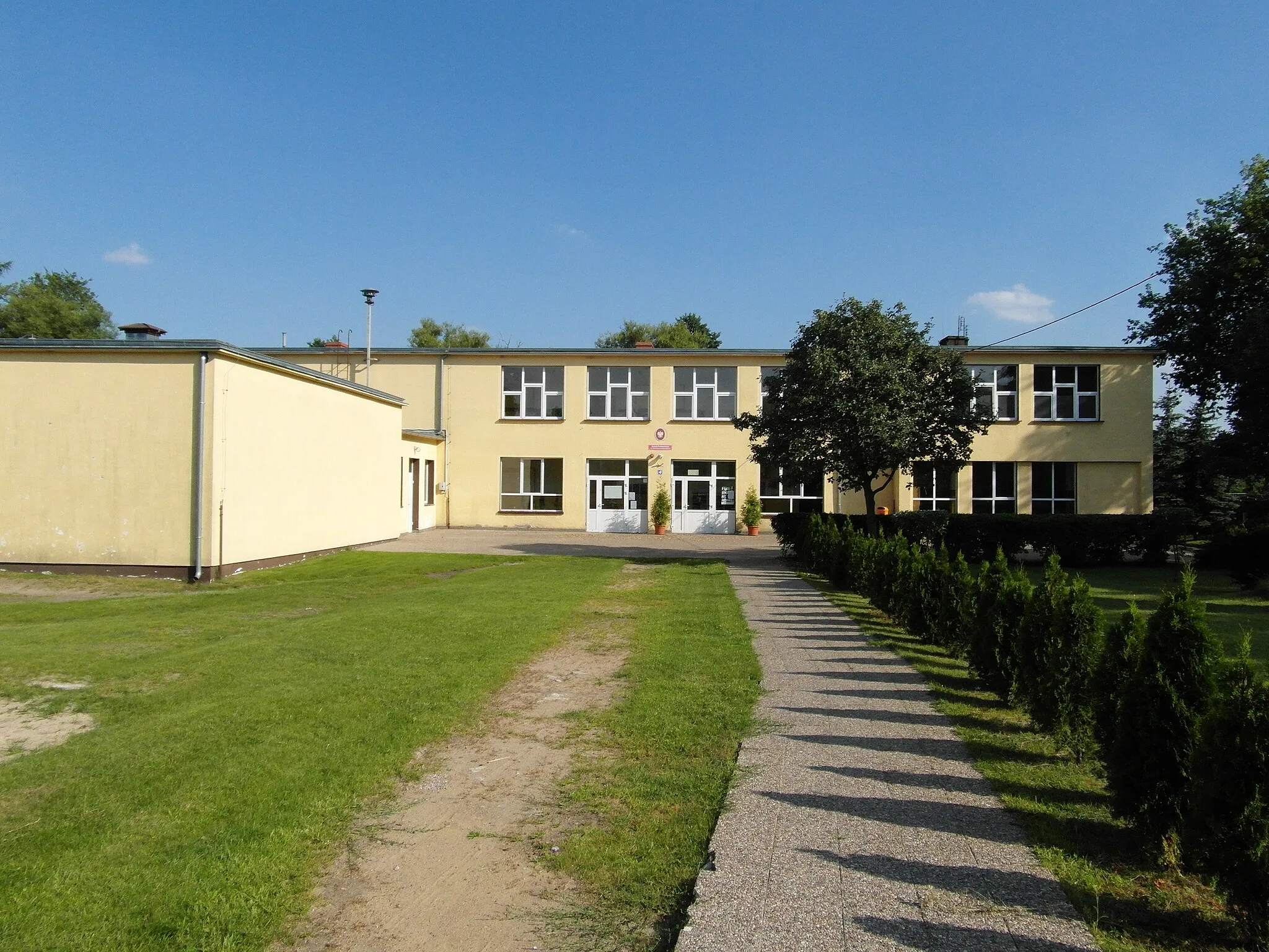 Photo showing: Szkoła Podstawowa im. Marii Kownackiej w Skórce