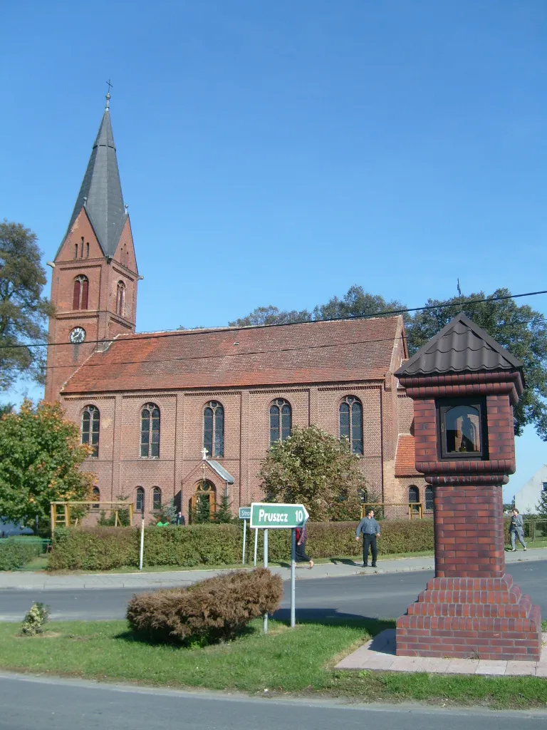 Photo showing: The church in Serock Pomorski, Poland.