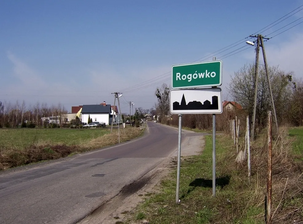Photo showing: Tablica miejscowości Rogówko w powiecie toruńskim