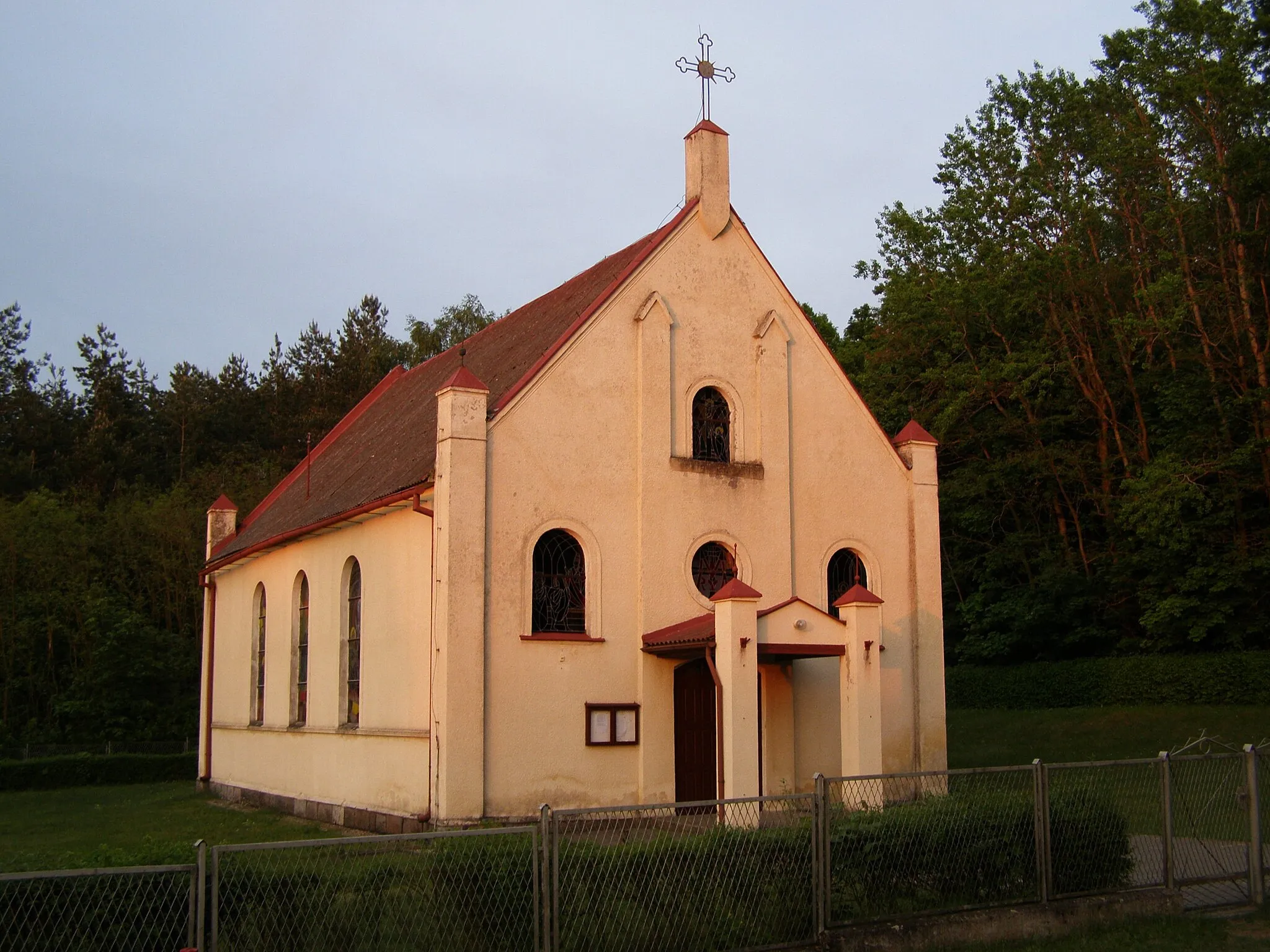 Photo showing: Polichno - katolicka kaplica Matki Boskiej Częstochowskiej, niegdyś kaplica staroluterańska