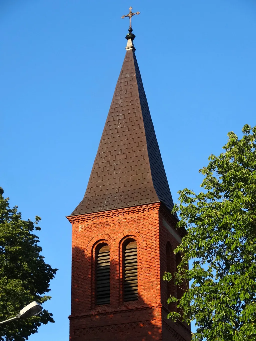 Photo showing: Kościół parafialny p.w. Narodzenia Najświętszej Marii Panny w Osielsku, powiat bydgoski (1844, 1902), kostnica (k. XIX w.), cmentarz przy kościele (nieczynny, poł. XIX w.); diecezja bydgoska