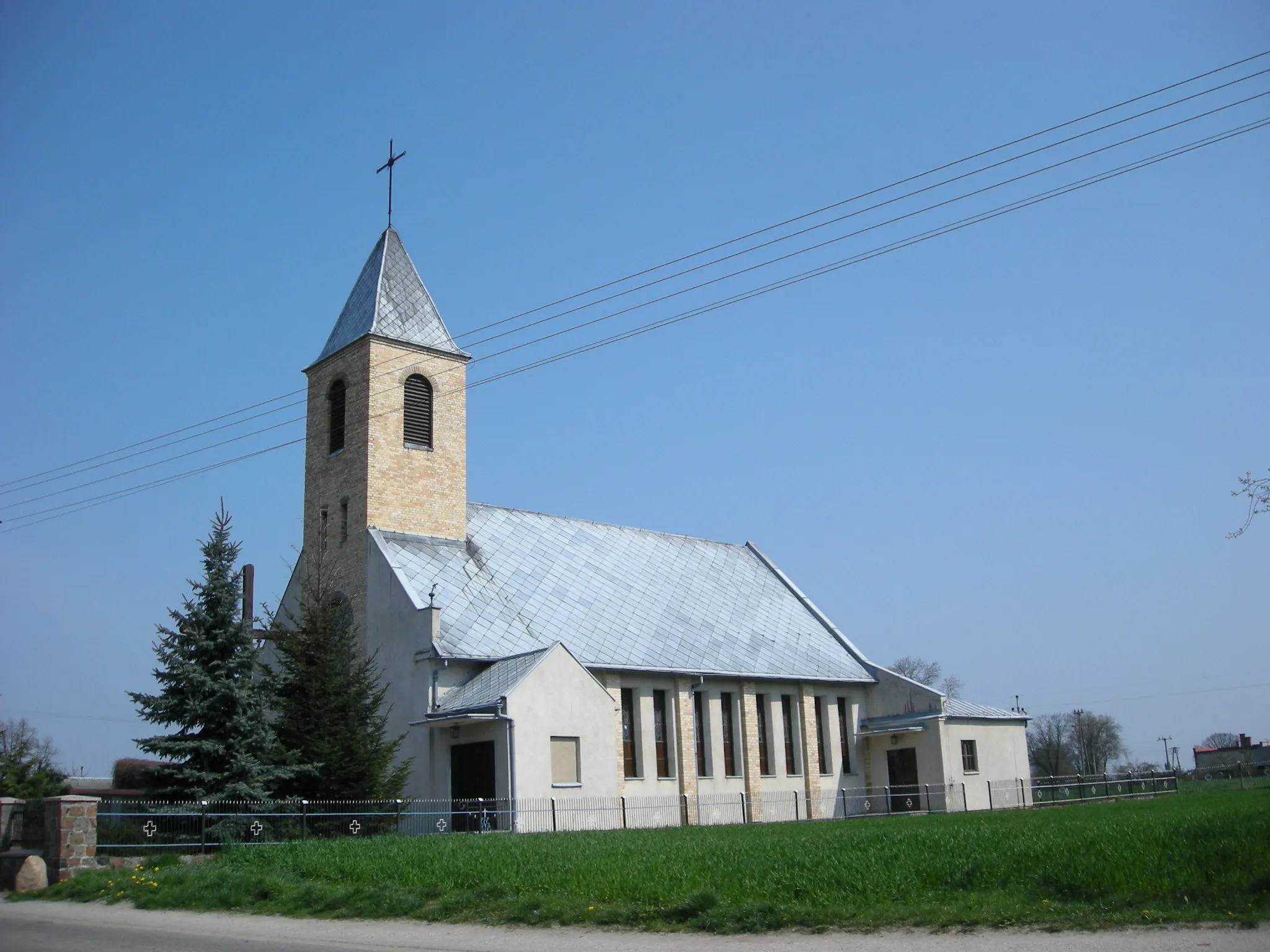 Photo showing: The church in Mały Mędromierz, Poland.