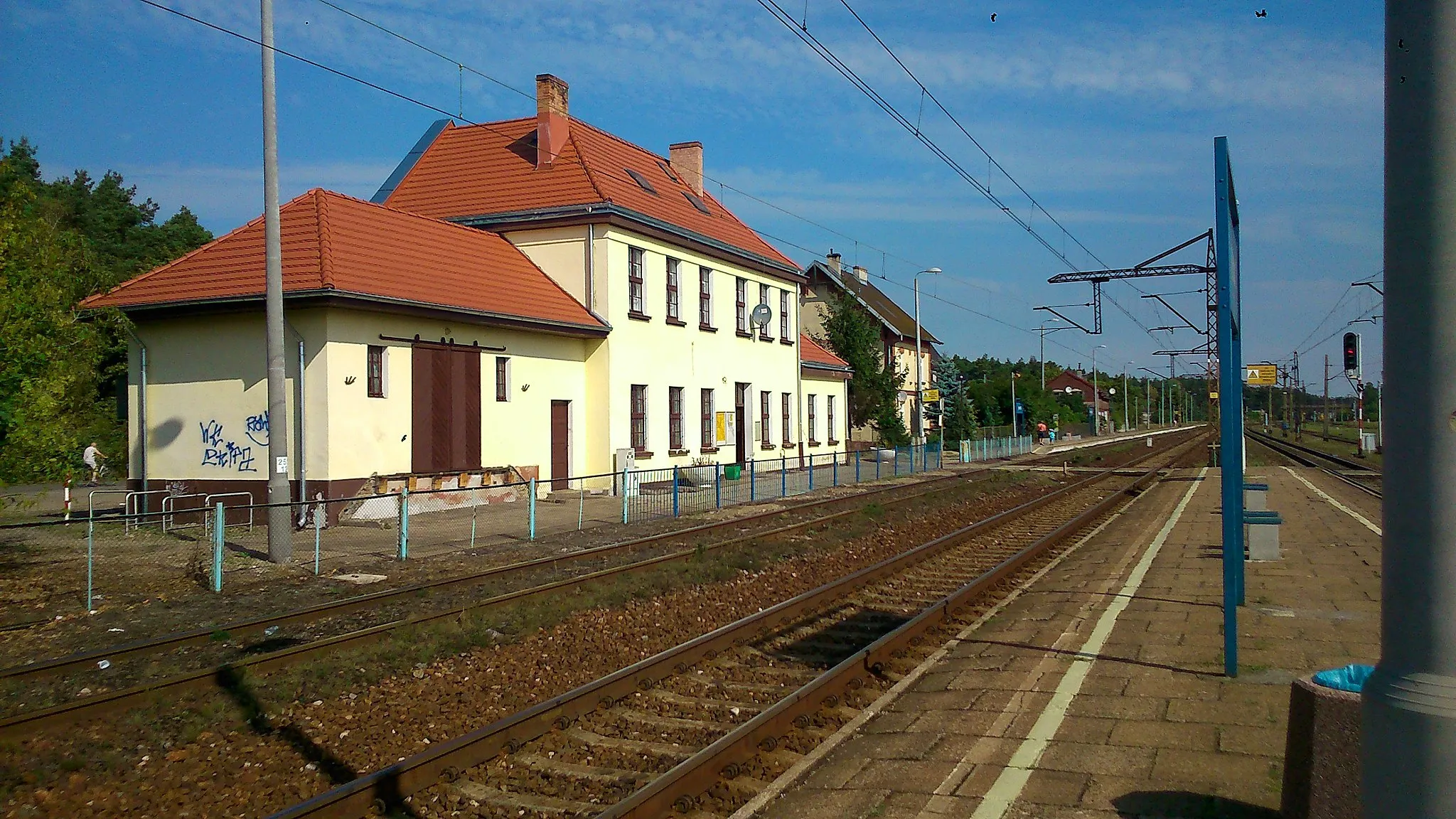 Photo showing: Railway station in Maksymilianowo, near Bydgoszcz, Poland.