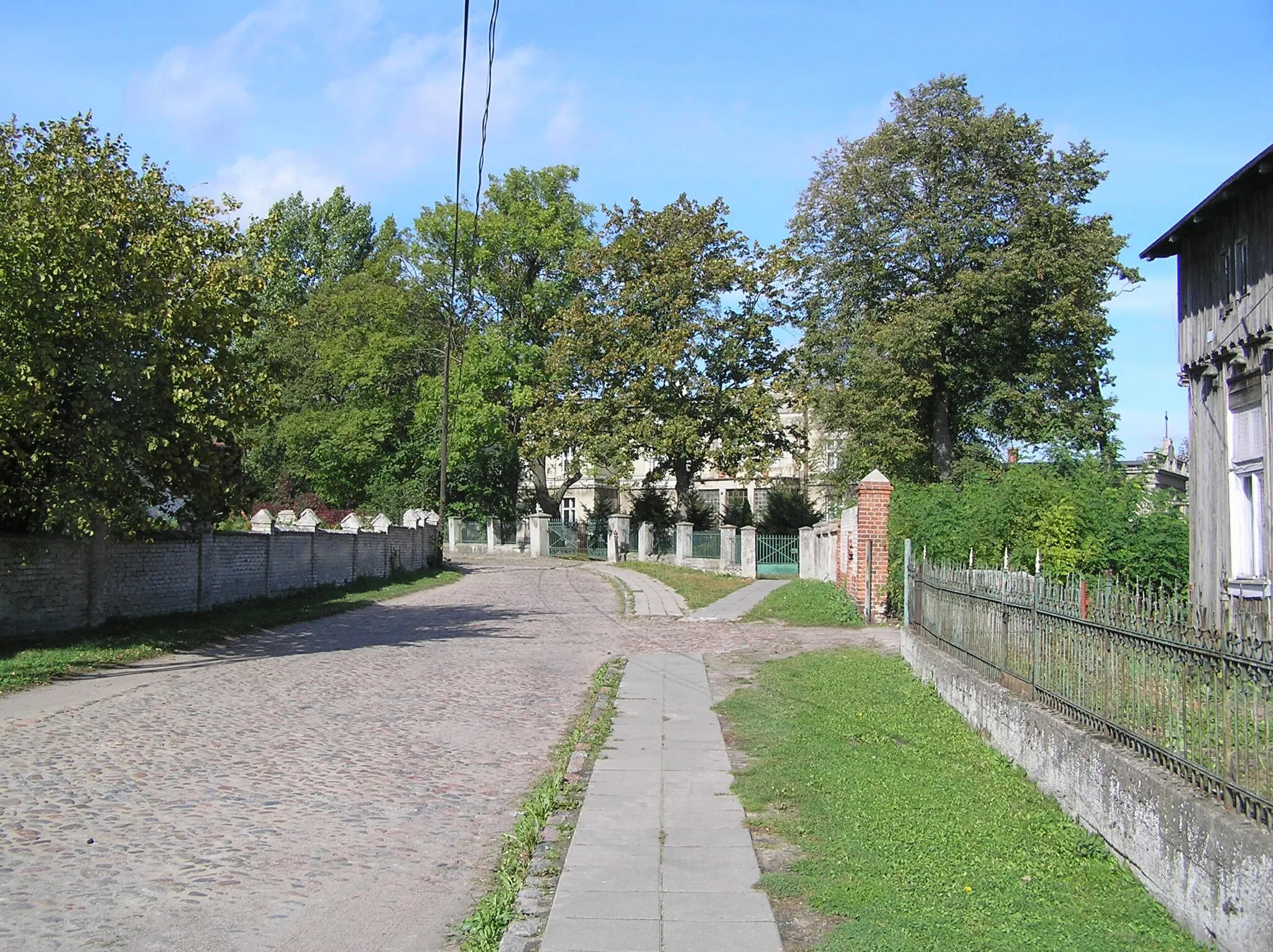Photo showing: Lulkowo, Toruń county, old cobblestoned road leading to a manor house